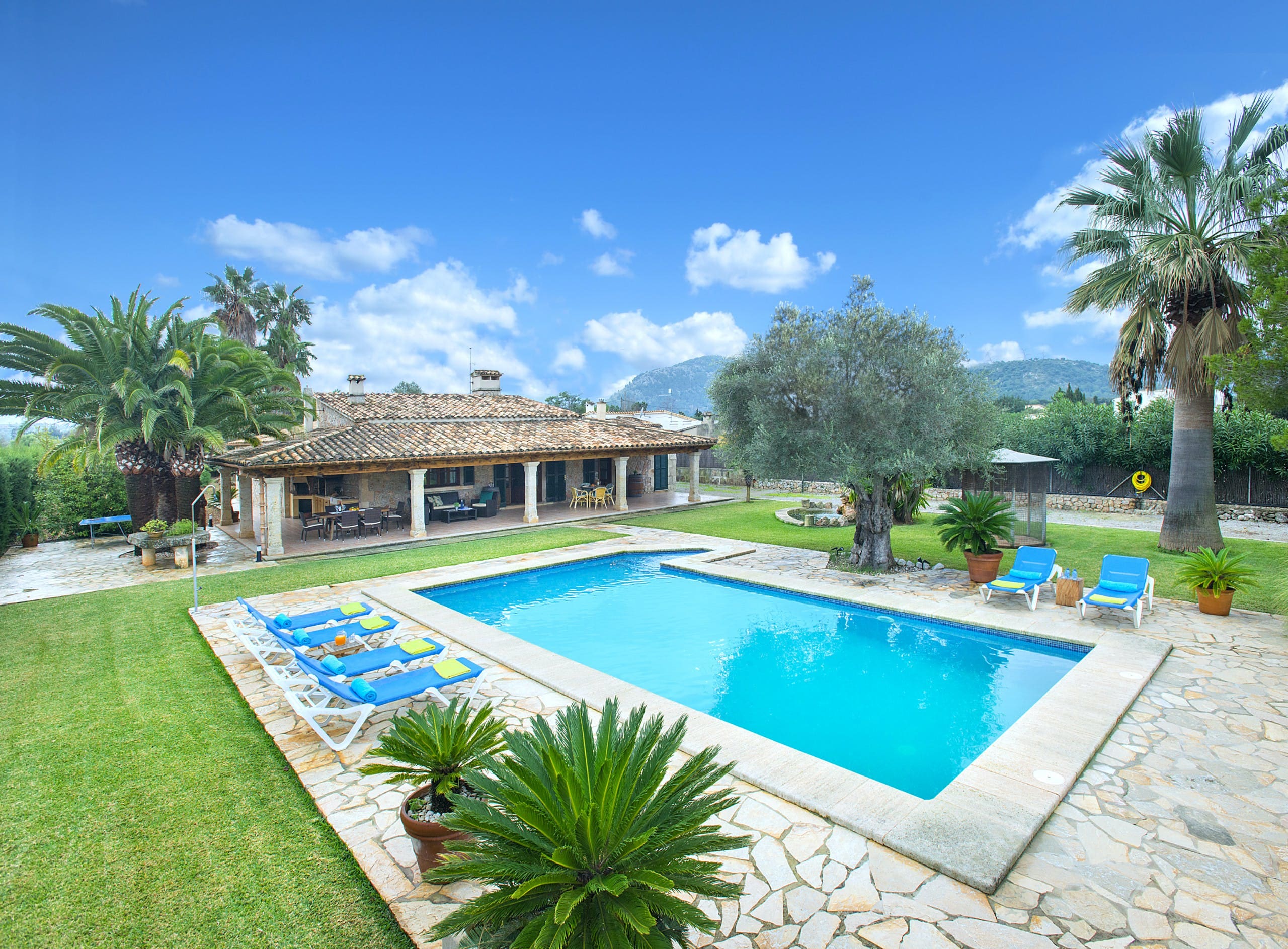 Casa Tramuntana Pollença Pollença 14: Luxurious 3-Bedroom Apartment with Seaview and Pool, Pollença