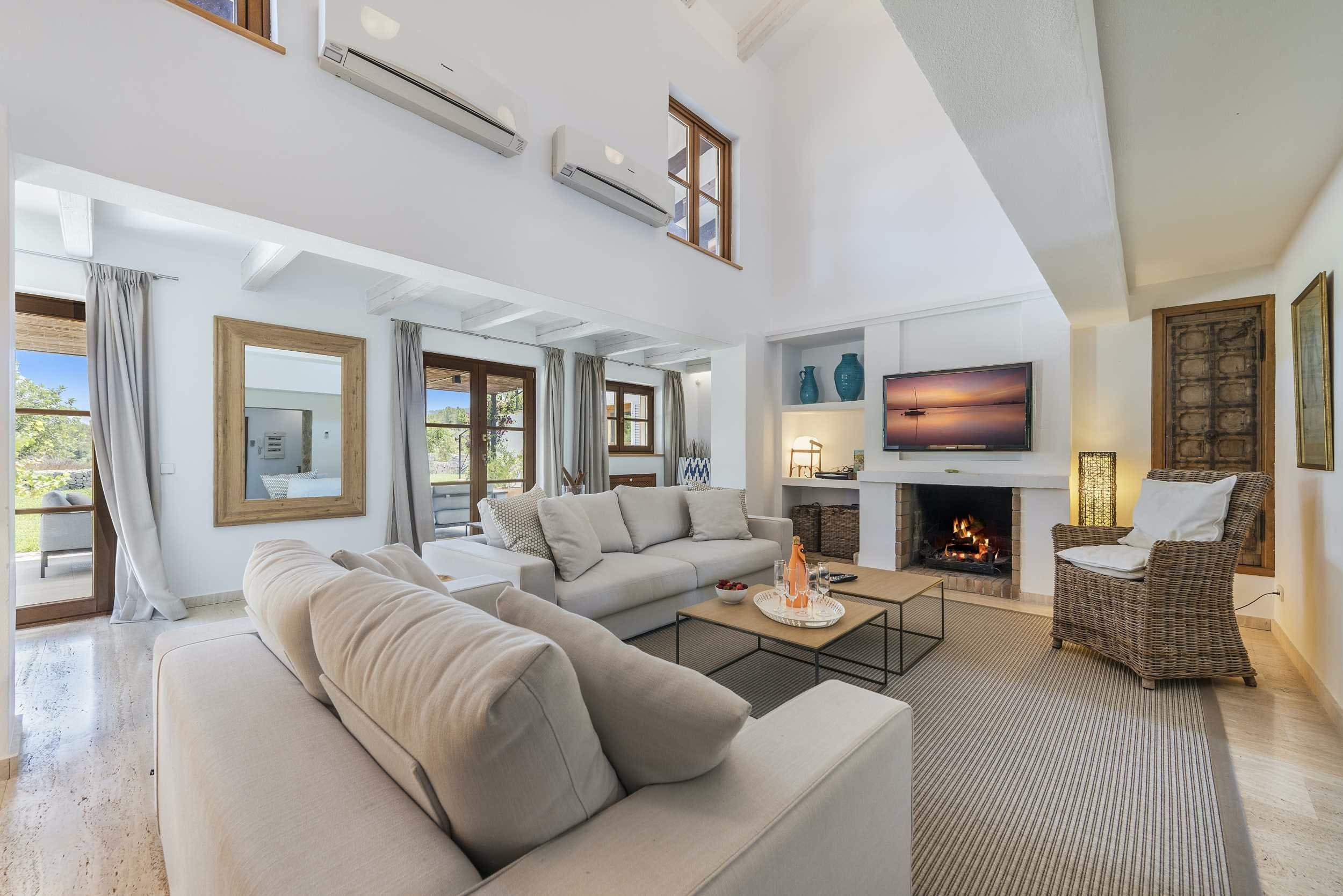 Casa Tramuntana Pollença Pollença 16: Spacious 3-Bedroom Apartment with Saltwater Pool, Pollença