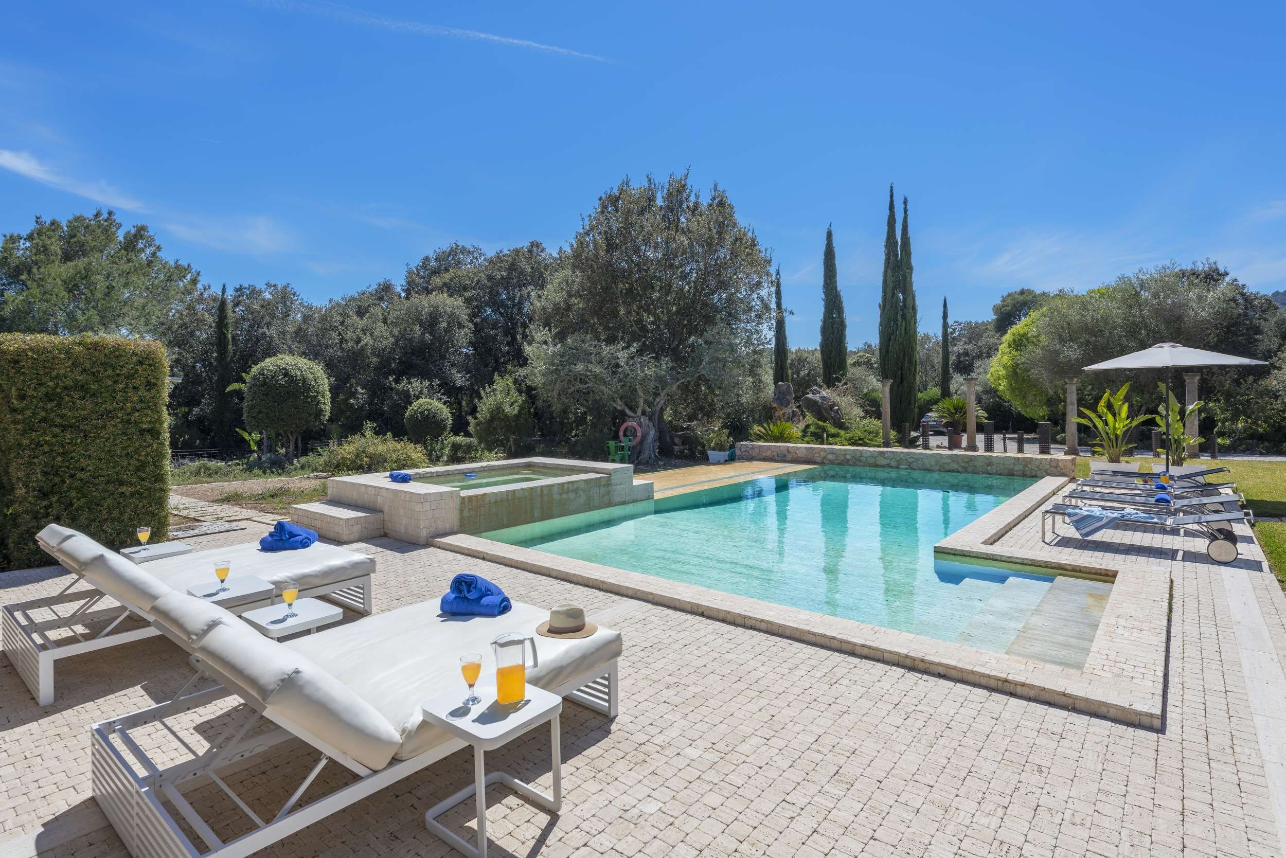 Casa Tramuntana Pollença Pollença 24: Luxury 4-Bedroom Apartment with Seaview and Pool, Pollença