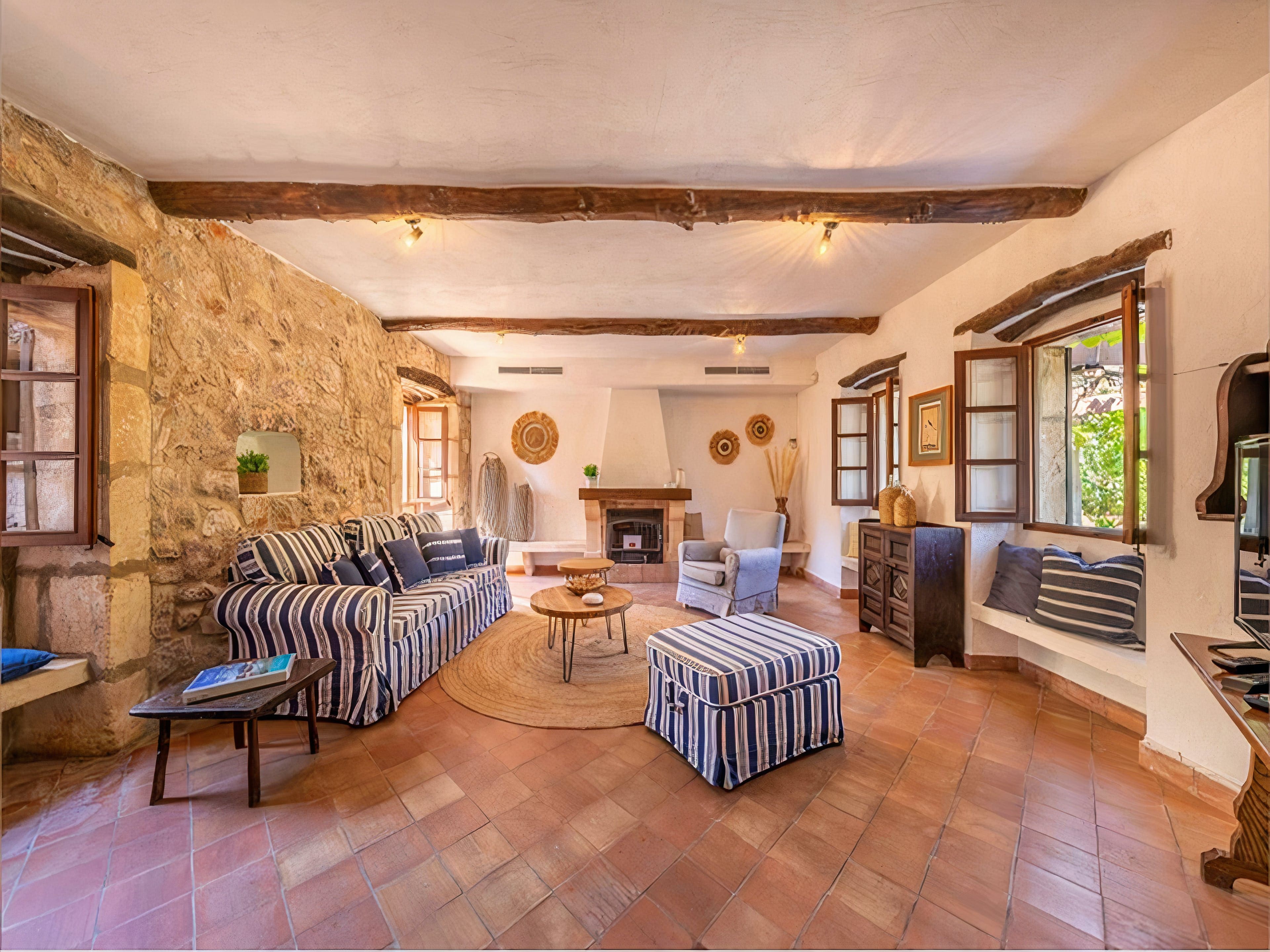 Casa Tramuntana Pollença Pollença 28: Luxury 3-Bedroom Apartment with Swimming Pool, Pollença