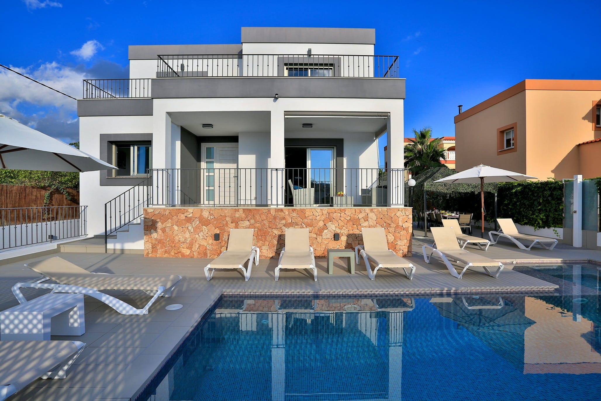 Casa Tramuntana Talamanca: Luxury 4-Bedroom Apartment with Pool and Sea Views, Talamanca