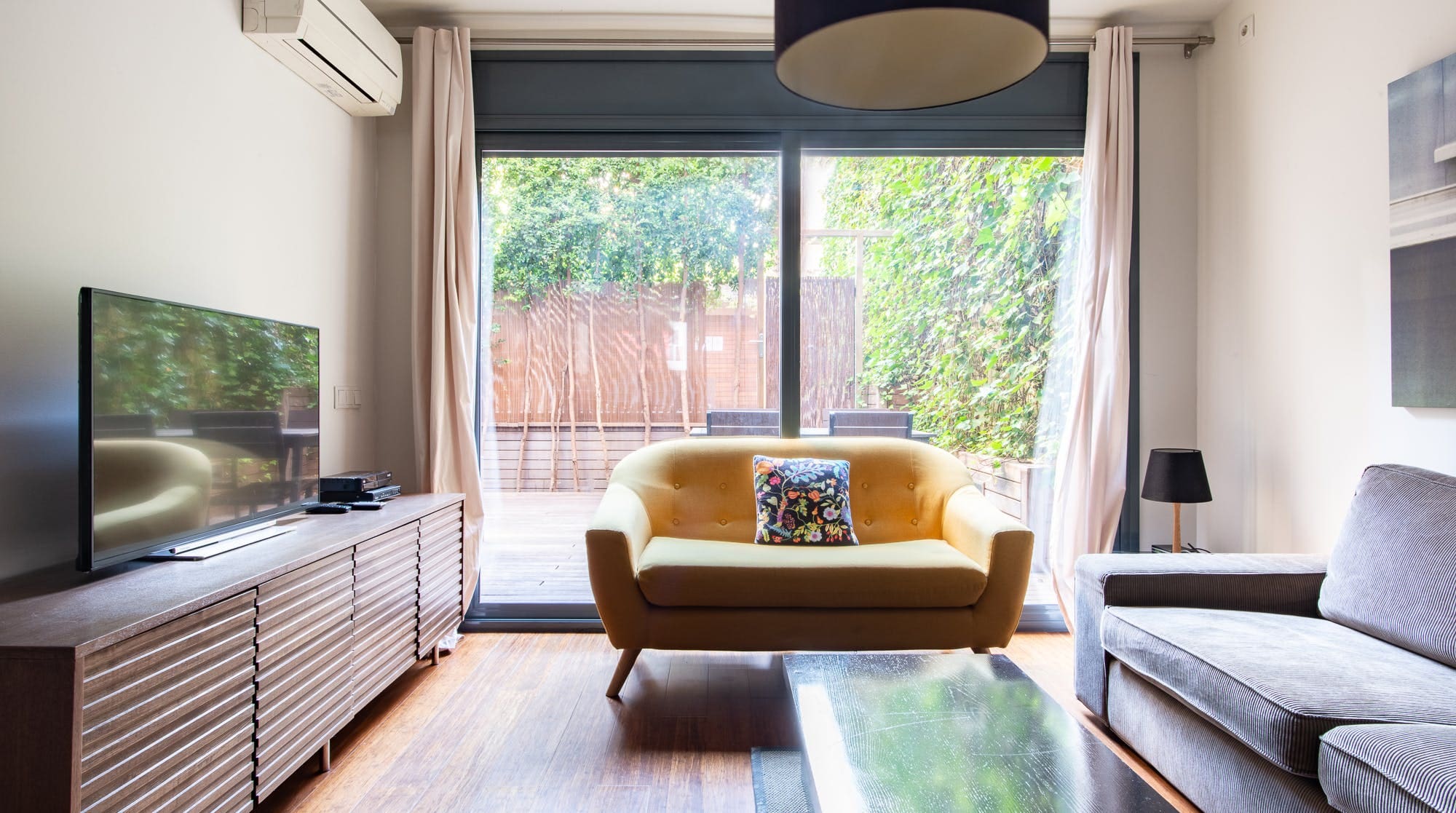 Casa Turó Barcelona: Luxury 3-Bedroom Apartment with Pool and Seaview, Galvany & Turó Park