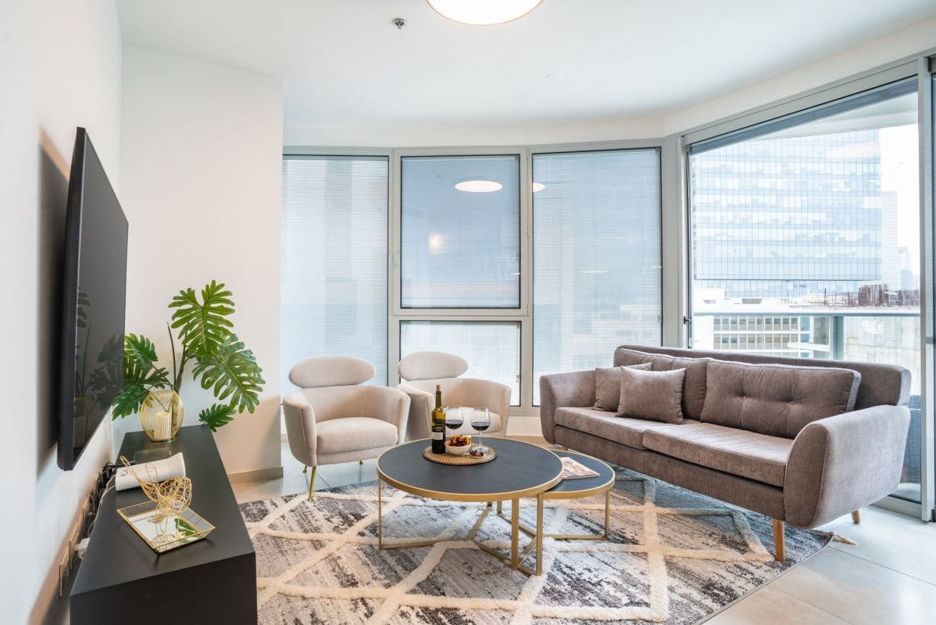 Casa Tzahalon Sarona: Contemporary 3-Bedroom Apartment Rental with Seaview and Air-Con, Sarona