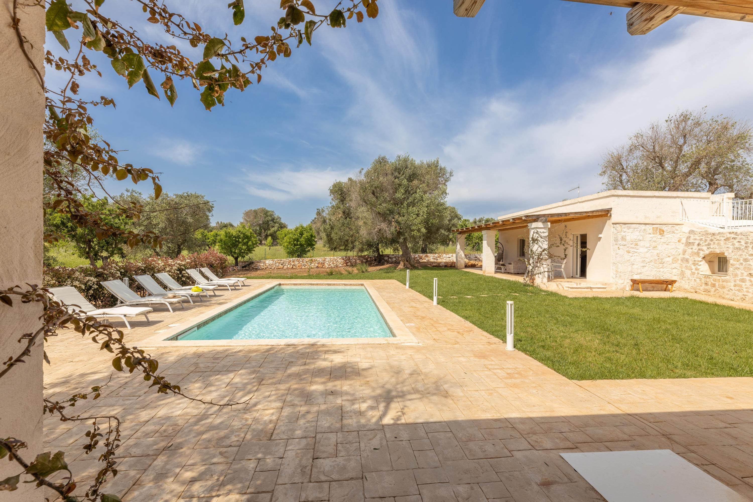 Casa Ulivo Ostuni: Elegant 3-Bedroom Apartment with Pool Near Beaches, Ostuni