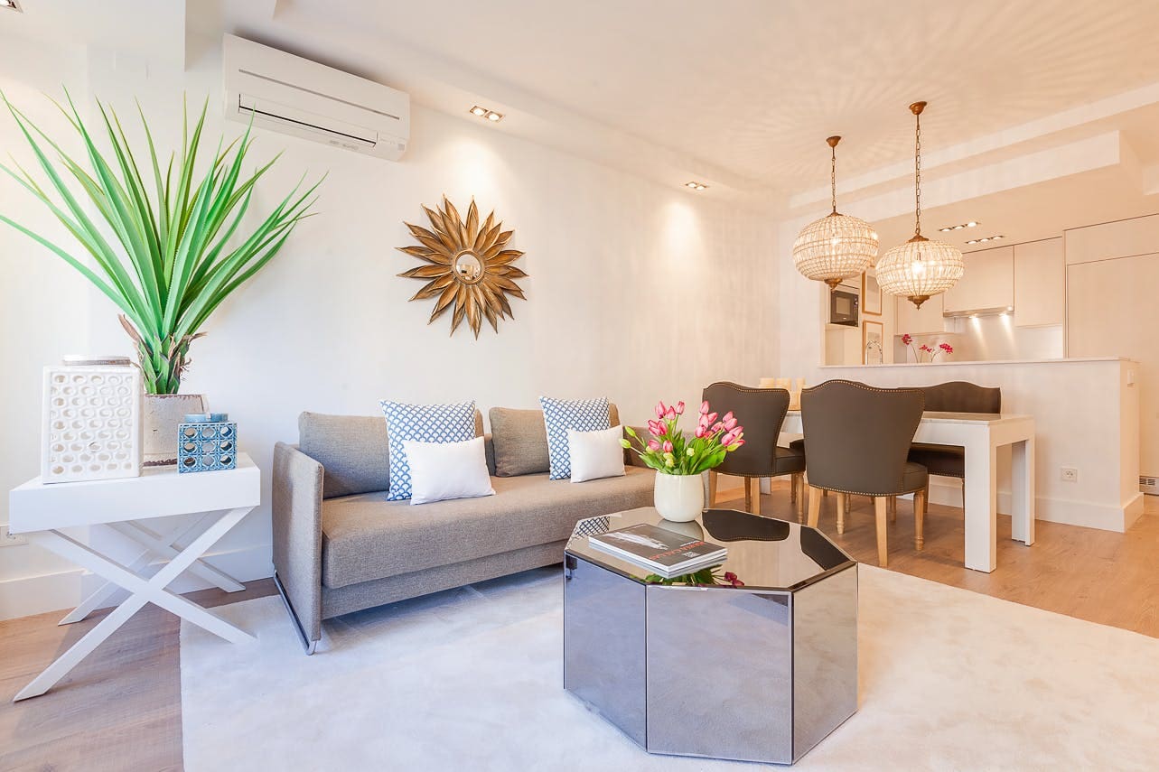 Casa Velázquez Salamanca: Elegant 2-Bedroom Apartment Rental with Air-Con in Salamanca, Madrid