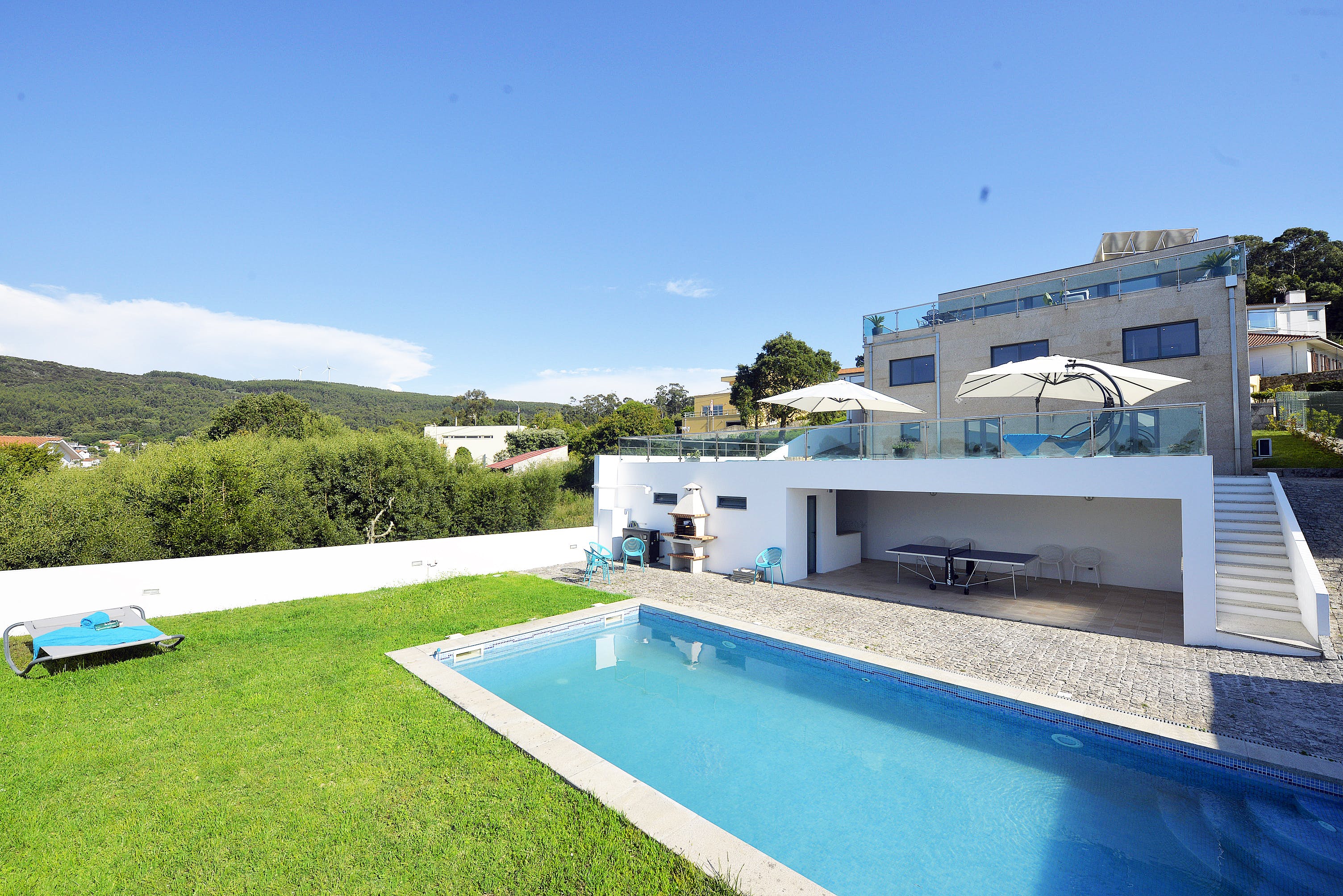 Casa Vento Barros: Spacious 4-Bedroom Apartment with Pool and Sea Views, Viana do Castelo