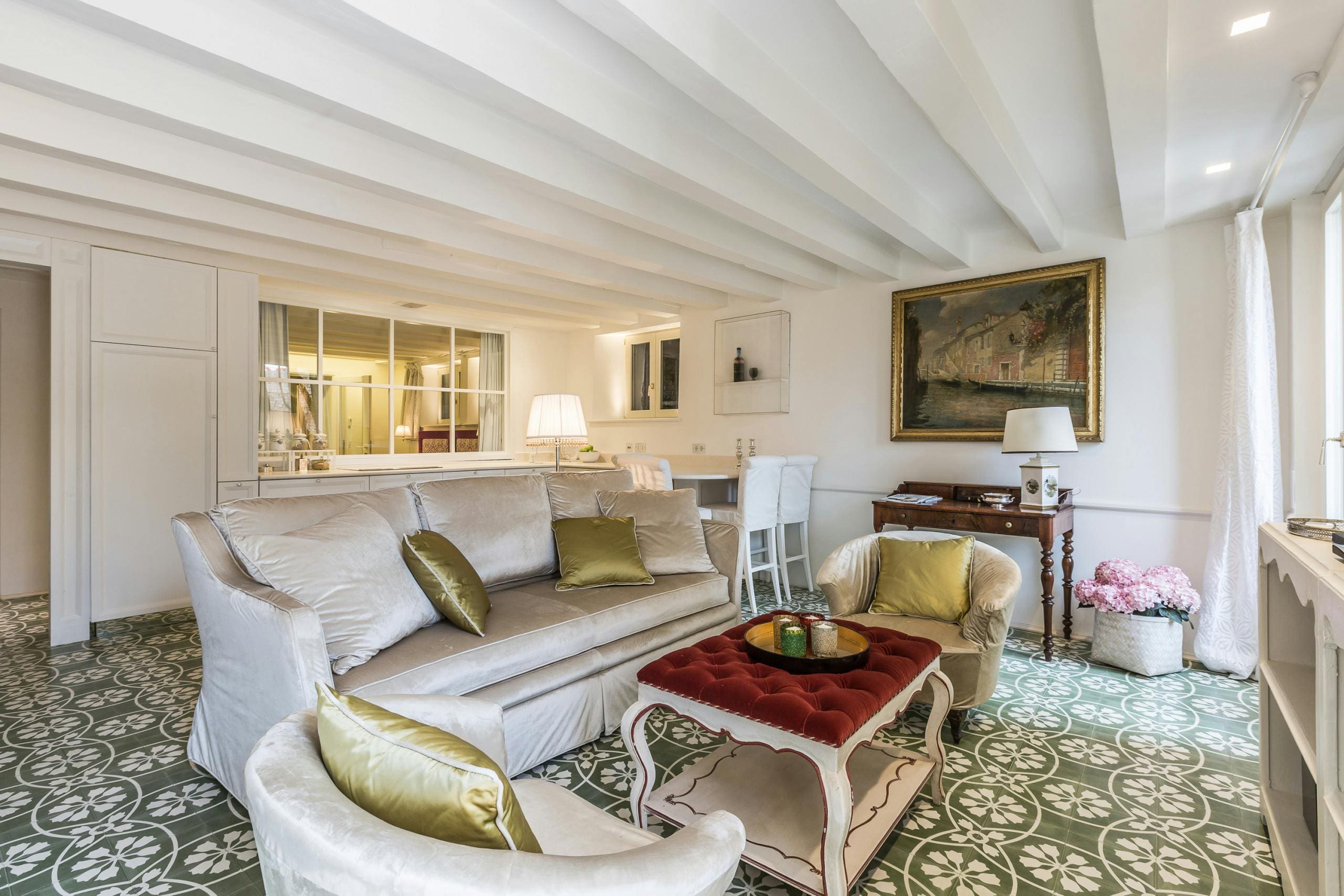 Casa Vento Dorsoduro: Elegant 2-Bedroom Apartment with Canal Views, Dorsoduro