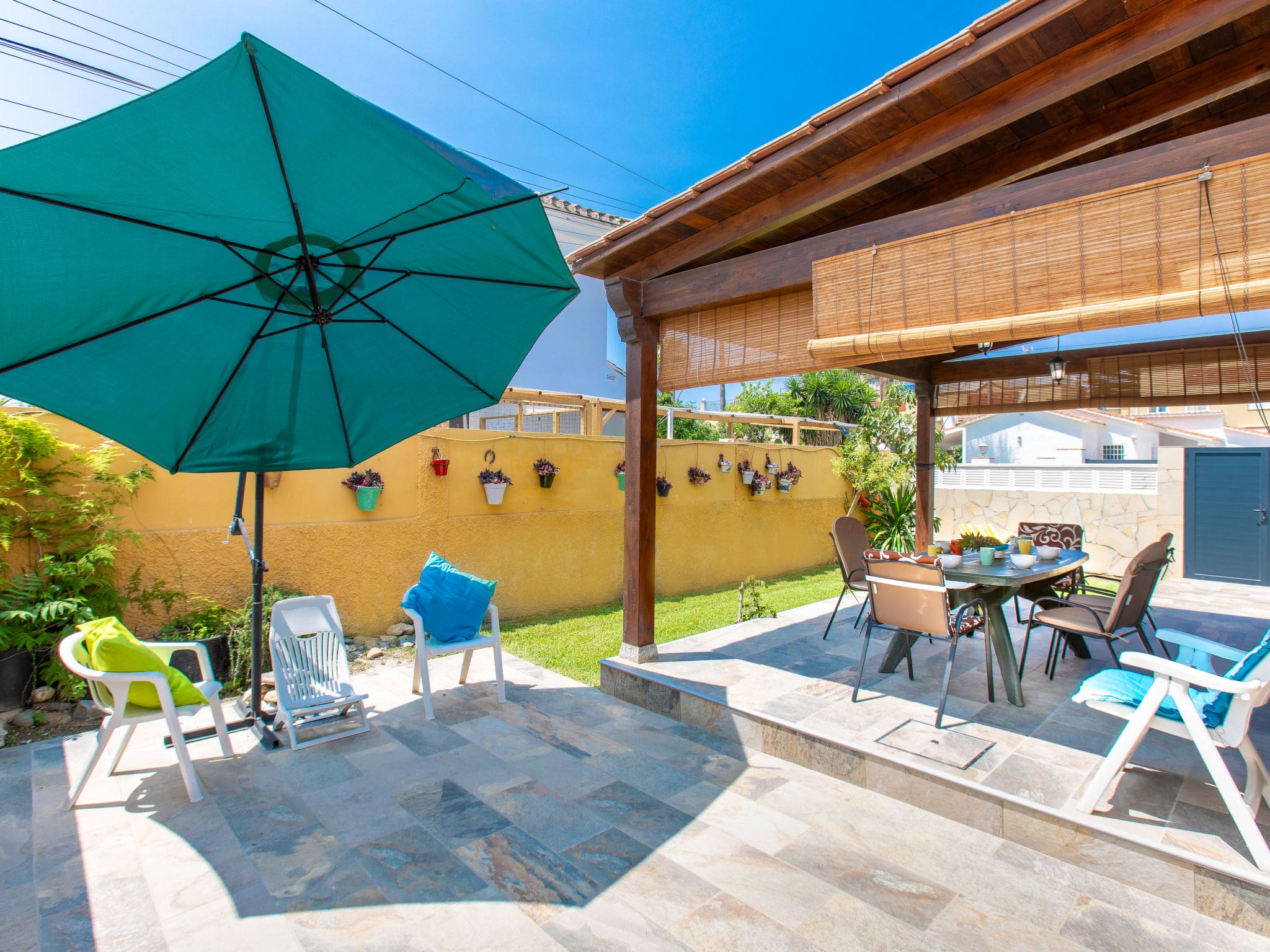 Casa Verdiales Rincón: Modern 3-Bedroom Beachfront Holiday Home Just Steps from Mediterranean Shore in Costa del Sol