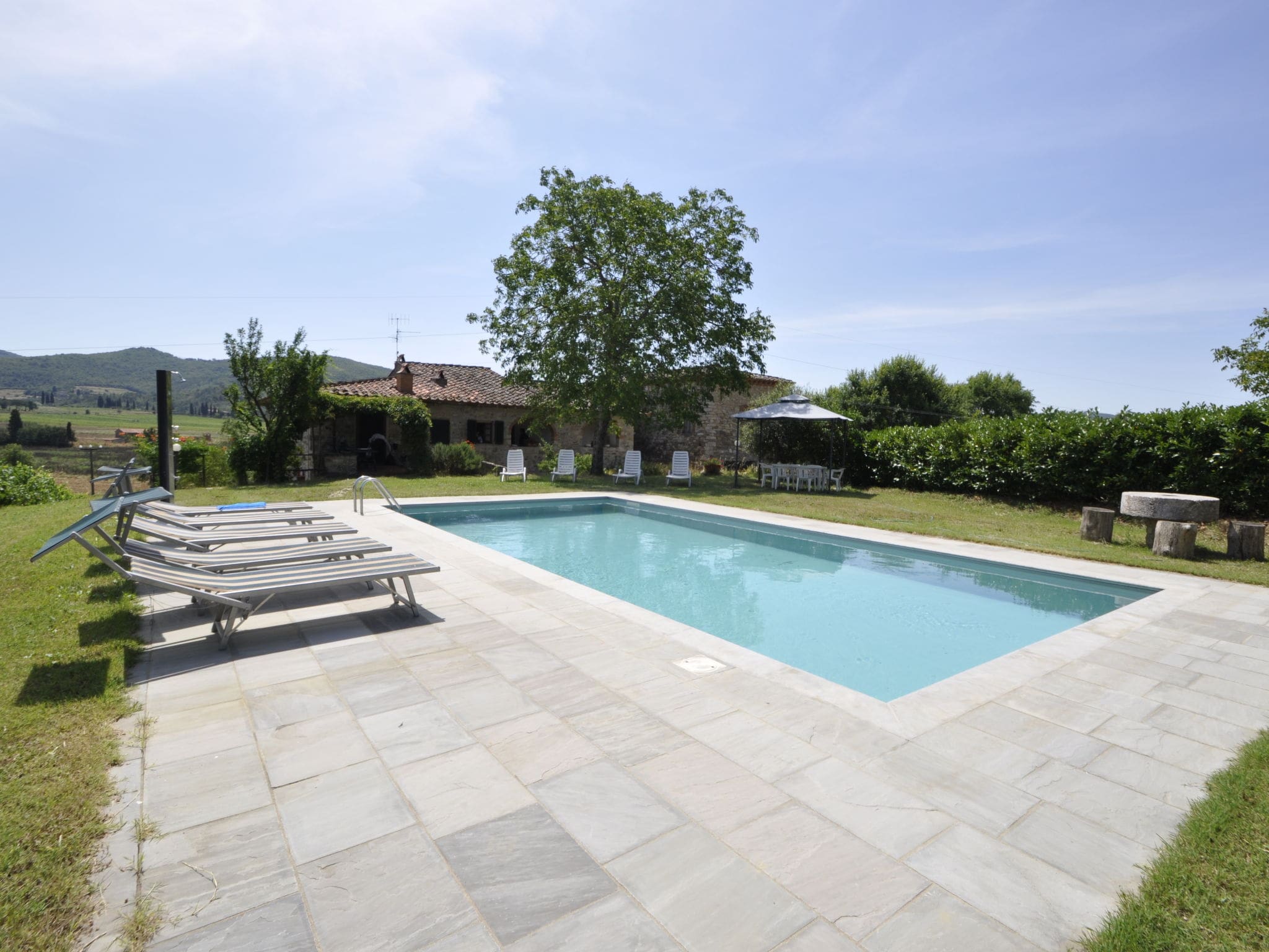 Casa Vigna Pergine: Stunning 5-Bedroom Tuscan Farmhouse with Private Pool and Garden in the Heart of Chianti Country