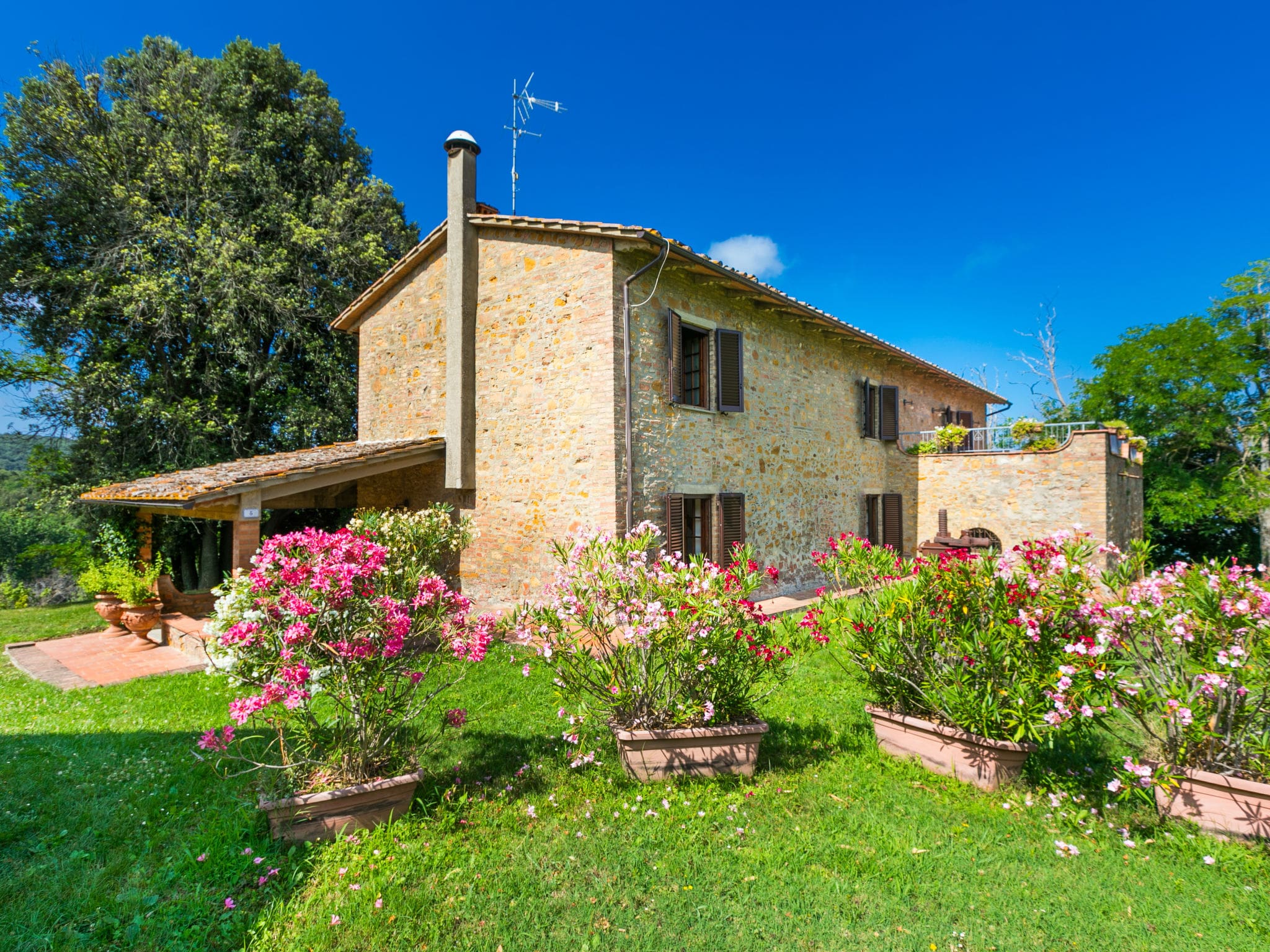 Casa Vignale Montaione: Stunning 6-Bedroom Tuscan Farmhouse with Private Pool and Vineyard Views Between San Gimignano and Volterra