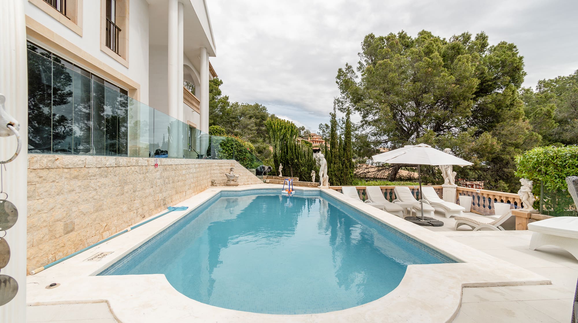 Casa Vista del Mar: Luxury 5-Bedroom Apartment with Sea Views and Hot Tub, Magaluf