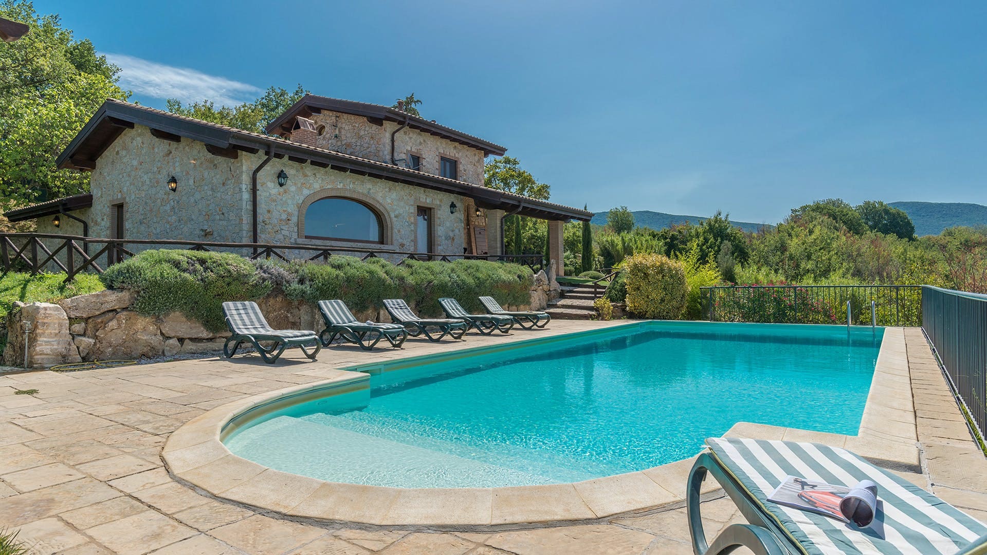 Cascina Alviano Todi: Luxury 4-Bedroom Apartment with Pool and Hot Tub, Umbria