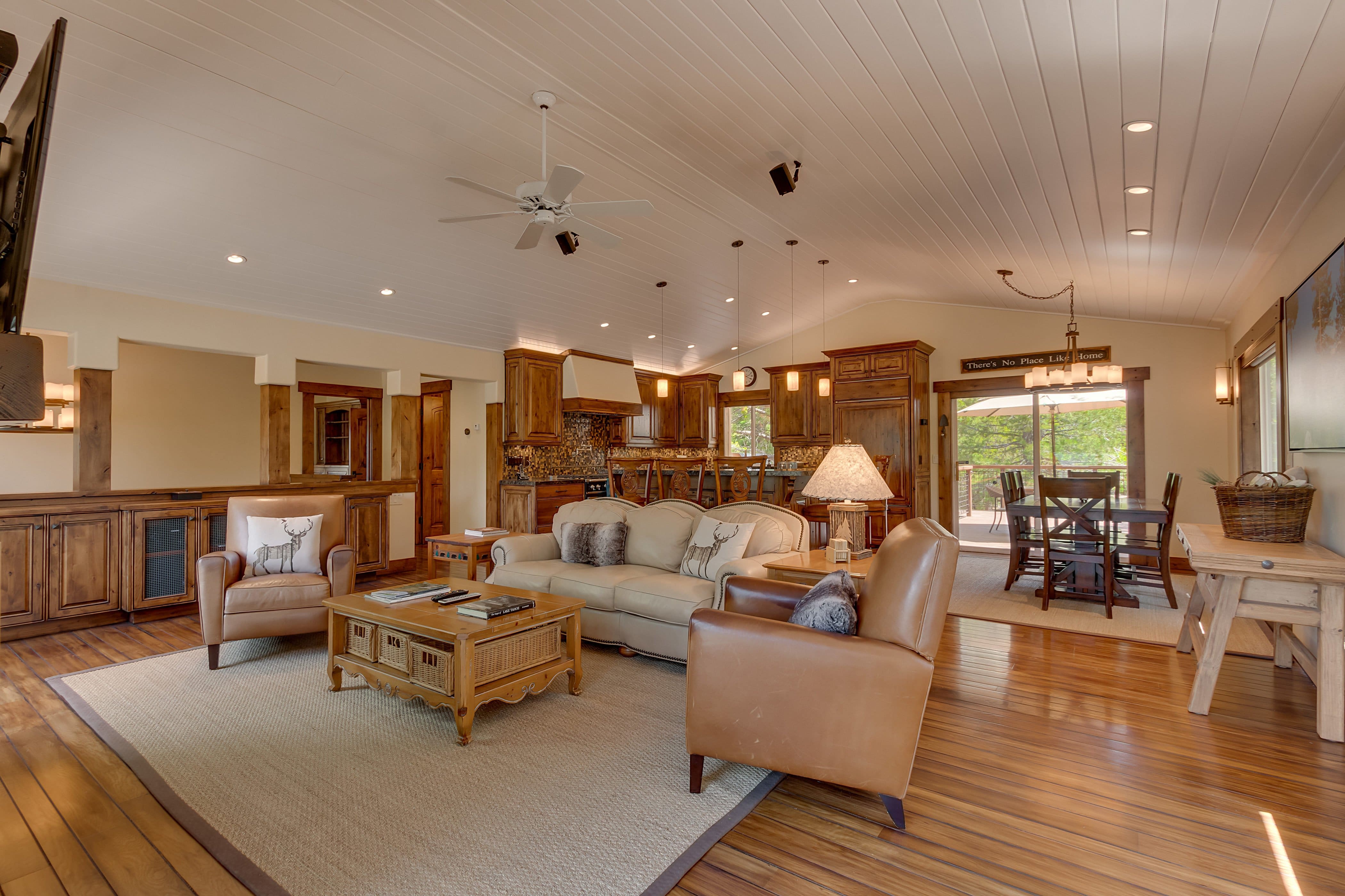 Cascina del Lago: Luxury 3-Bedroom Cabin with Hot Tub, Lake Tahoe