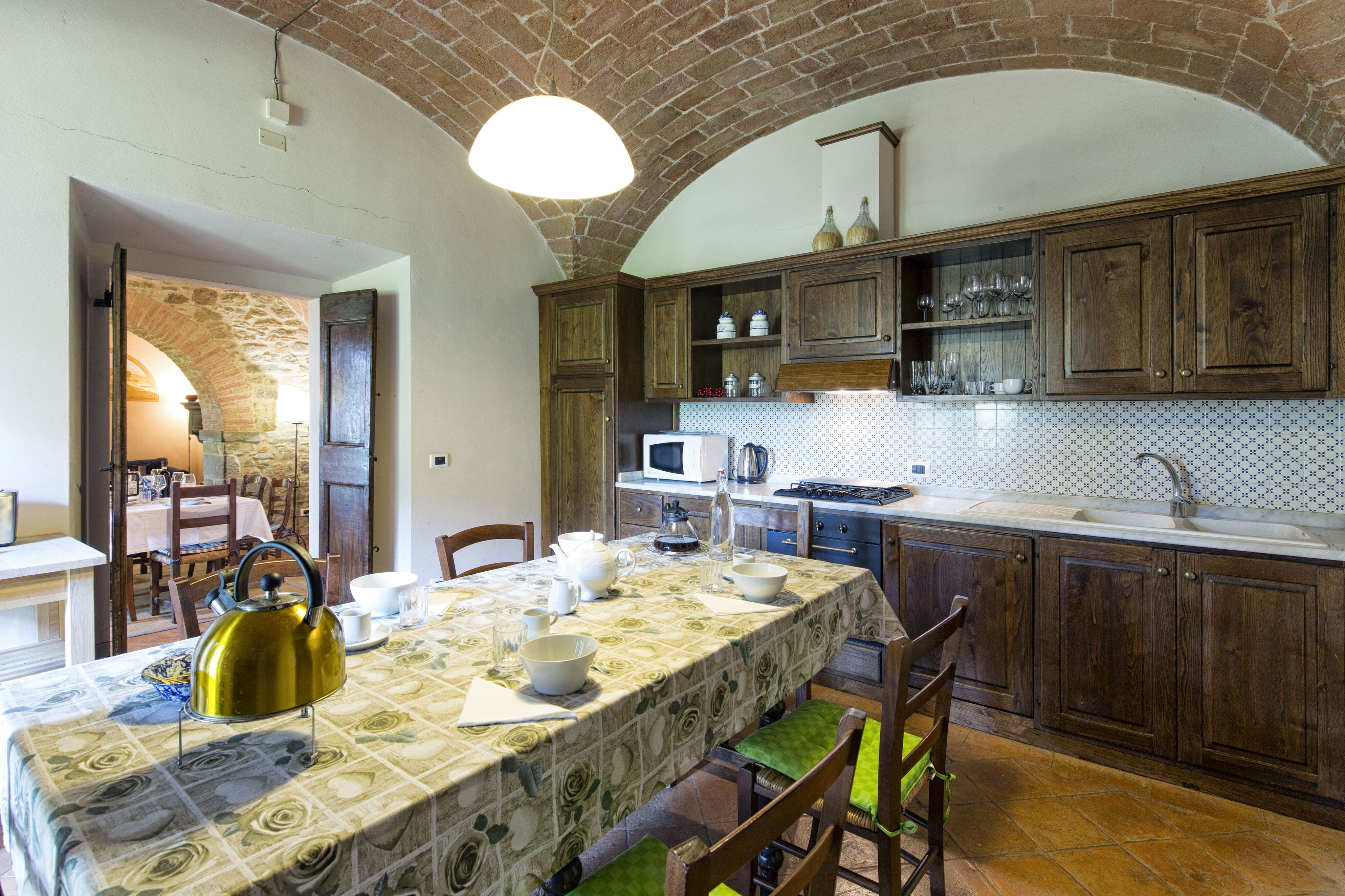 Cascina Etrusco Cortona: Spacious 7-Bedroom Apartment with Pool in Tuscany, Cortona