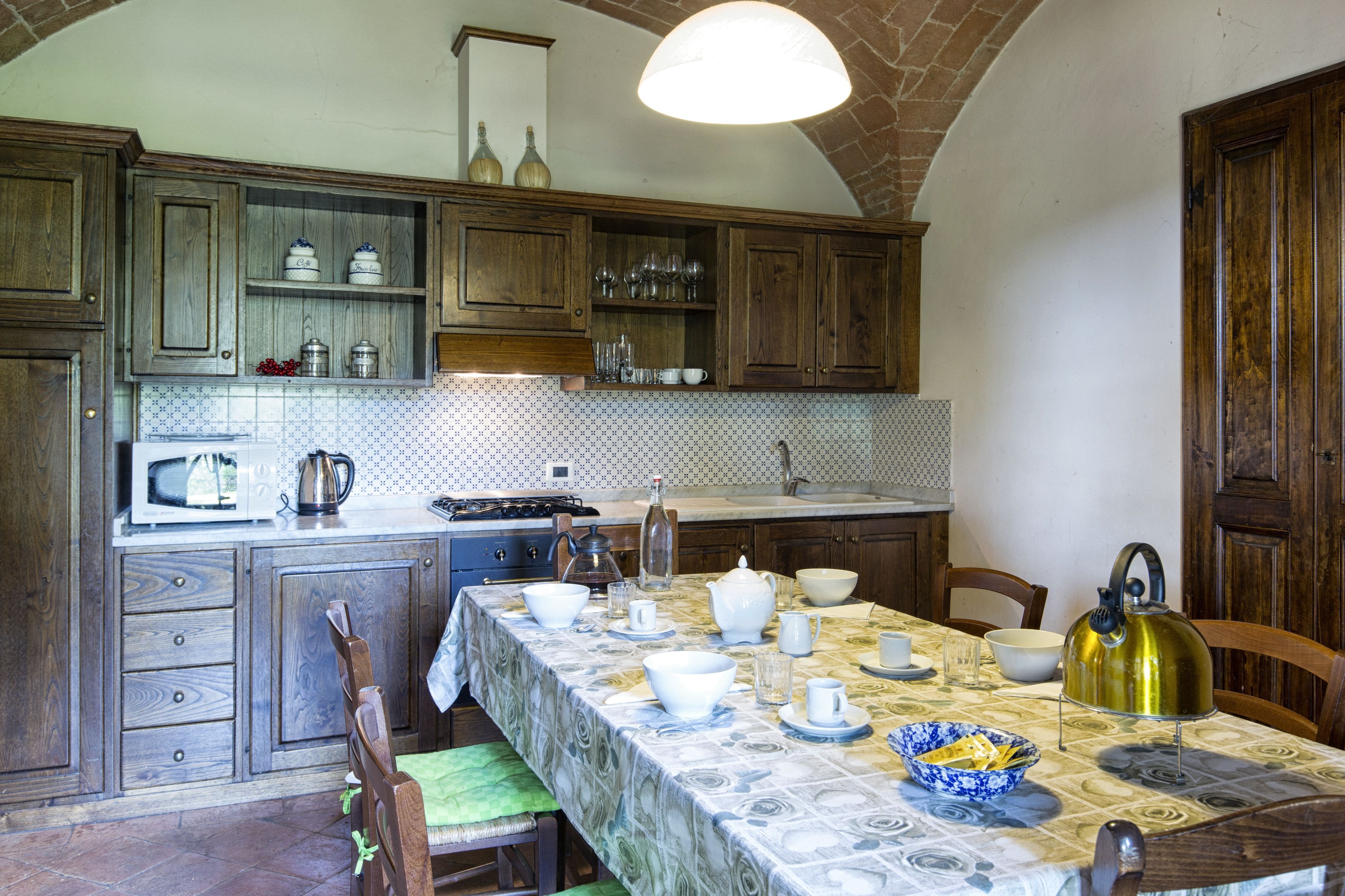 Cascina Etrusco Cortona: Spacious 7-Bedroom Apartment with Pool in Tuscany, Cortona