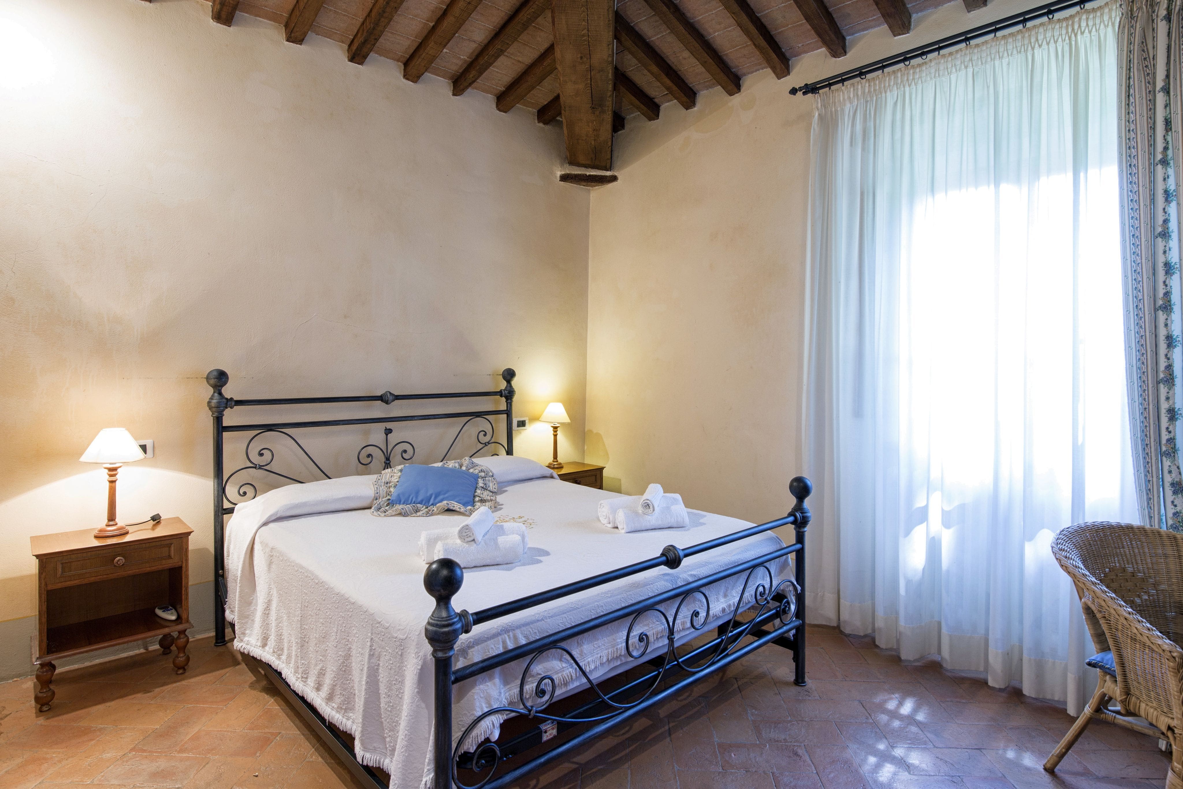 Cascina Etrusco Cortona: Spacious 7-Bedroom Apartment with Pool in Tuscany, Cortona