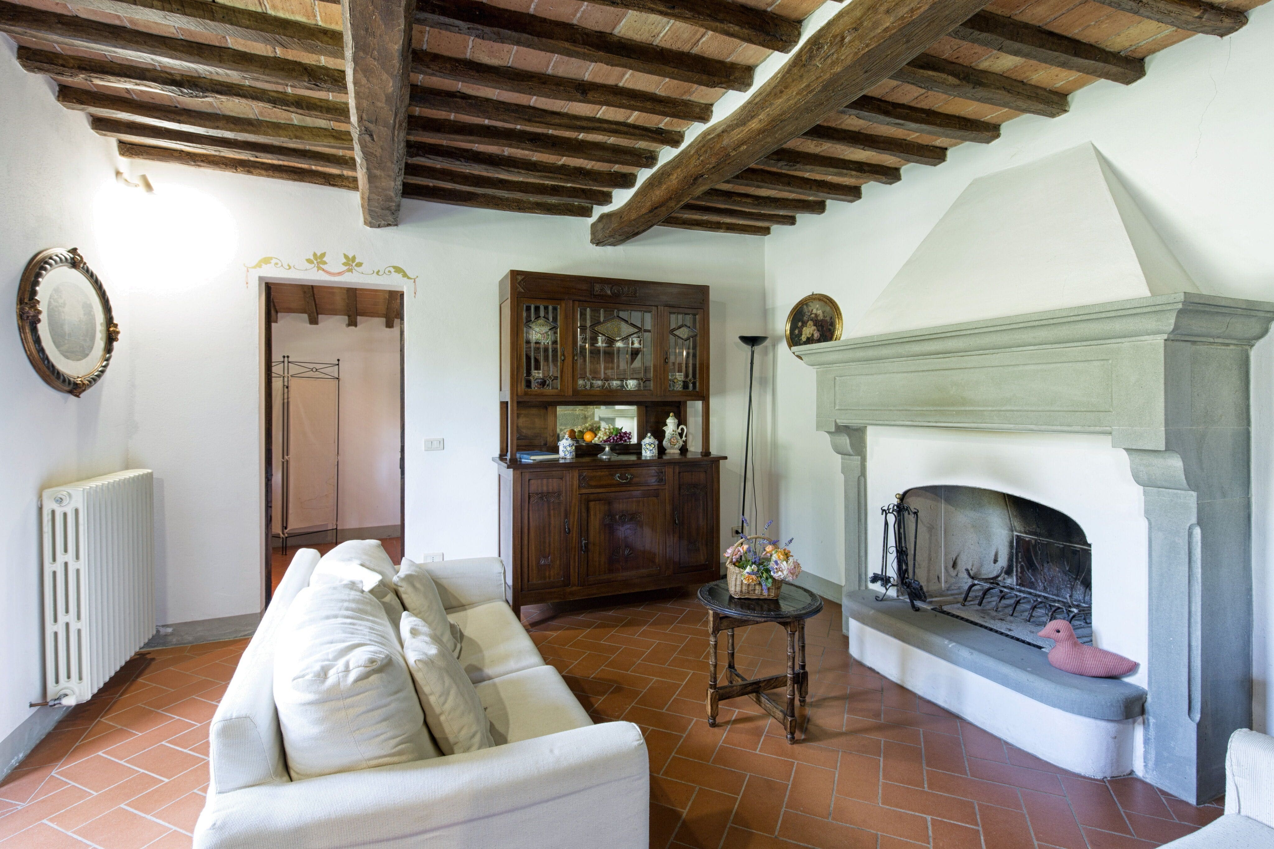 Cascina Etrusco Cortona: Spacious 7-Bedroom Apartment with Pool in Tuscany, Cortona