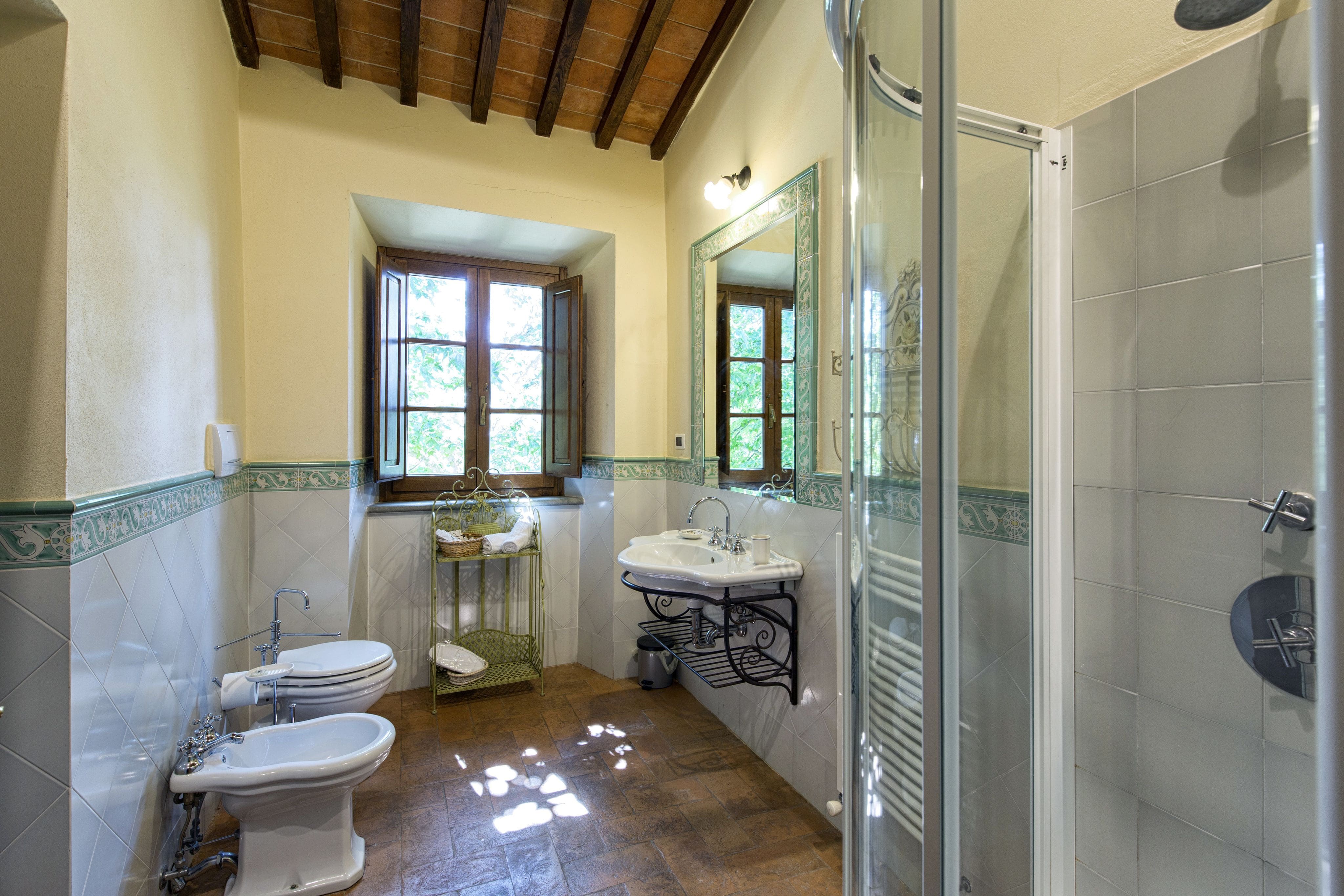 Cascina Etrusco Cortona: Spacious 7-Bedroom Apartment with Pool in Tuscany, Cortona