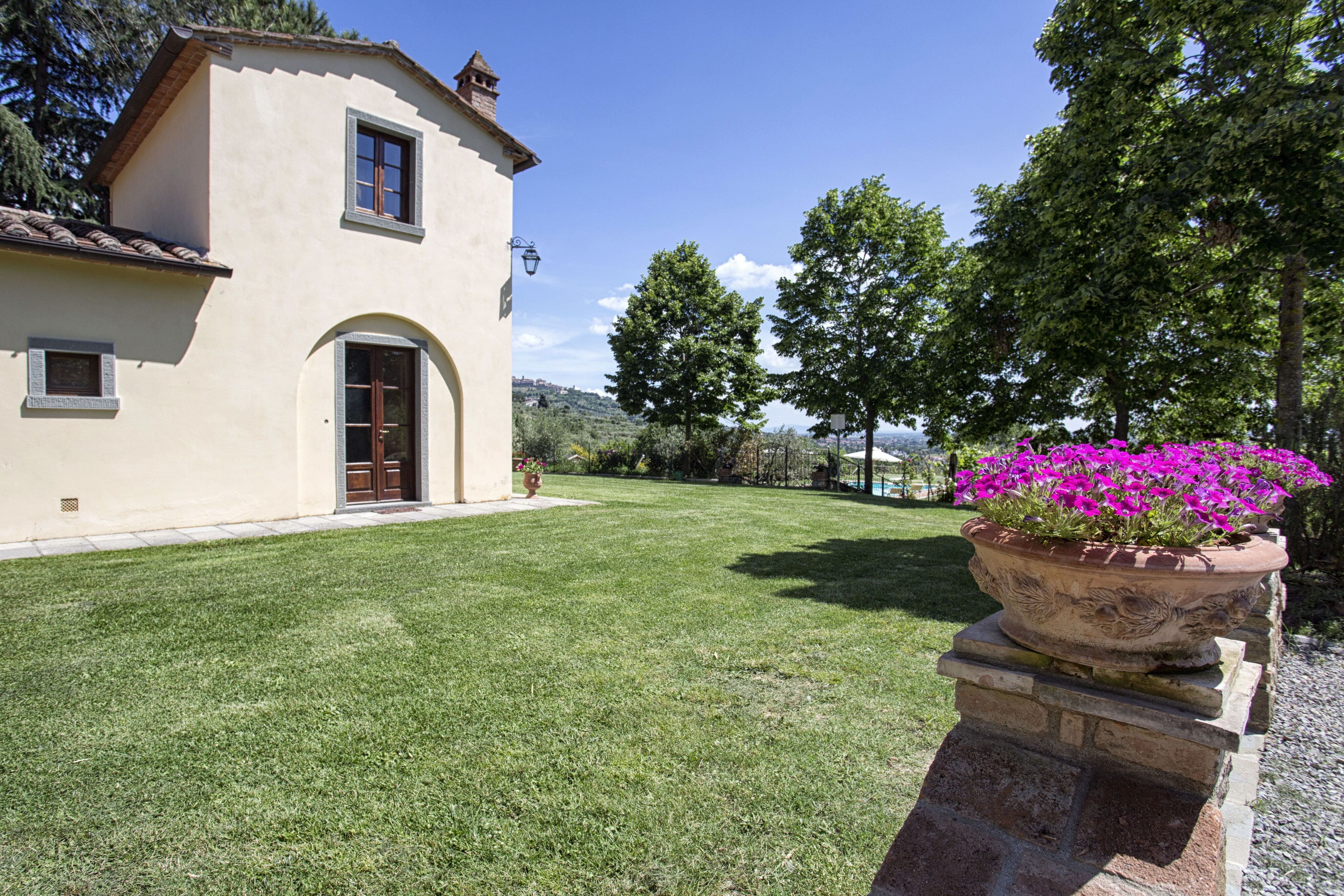 Cascina Etrusco Cortona: Spacious 7-Bedroom Apartment with Pool in Tuscany, Cortona