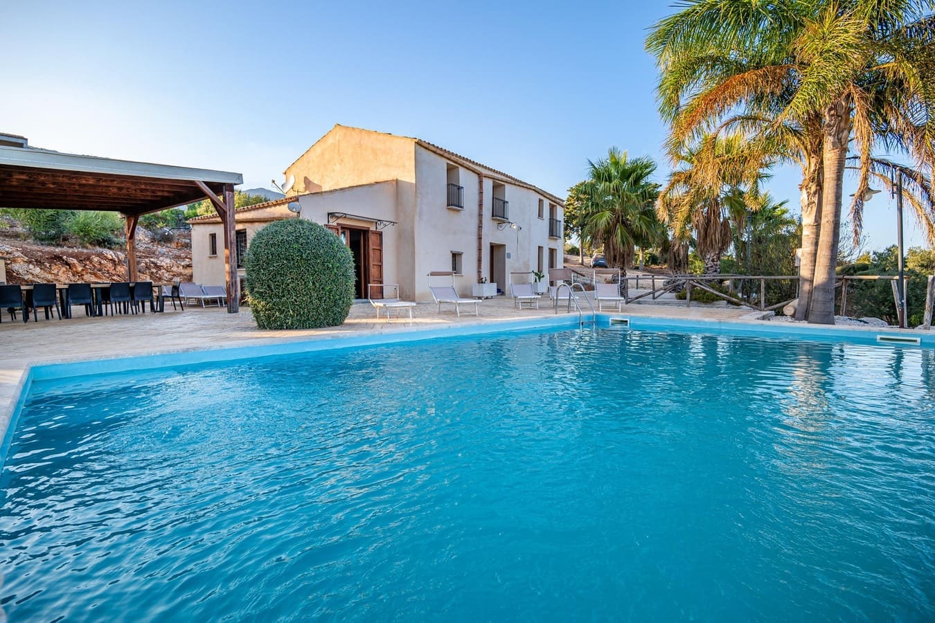 Cascina Scirocco Trapani: Luxury 5-Bedroom Apartment with Seaview and Pool, Trapani