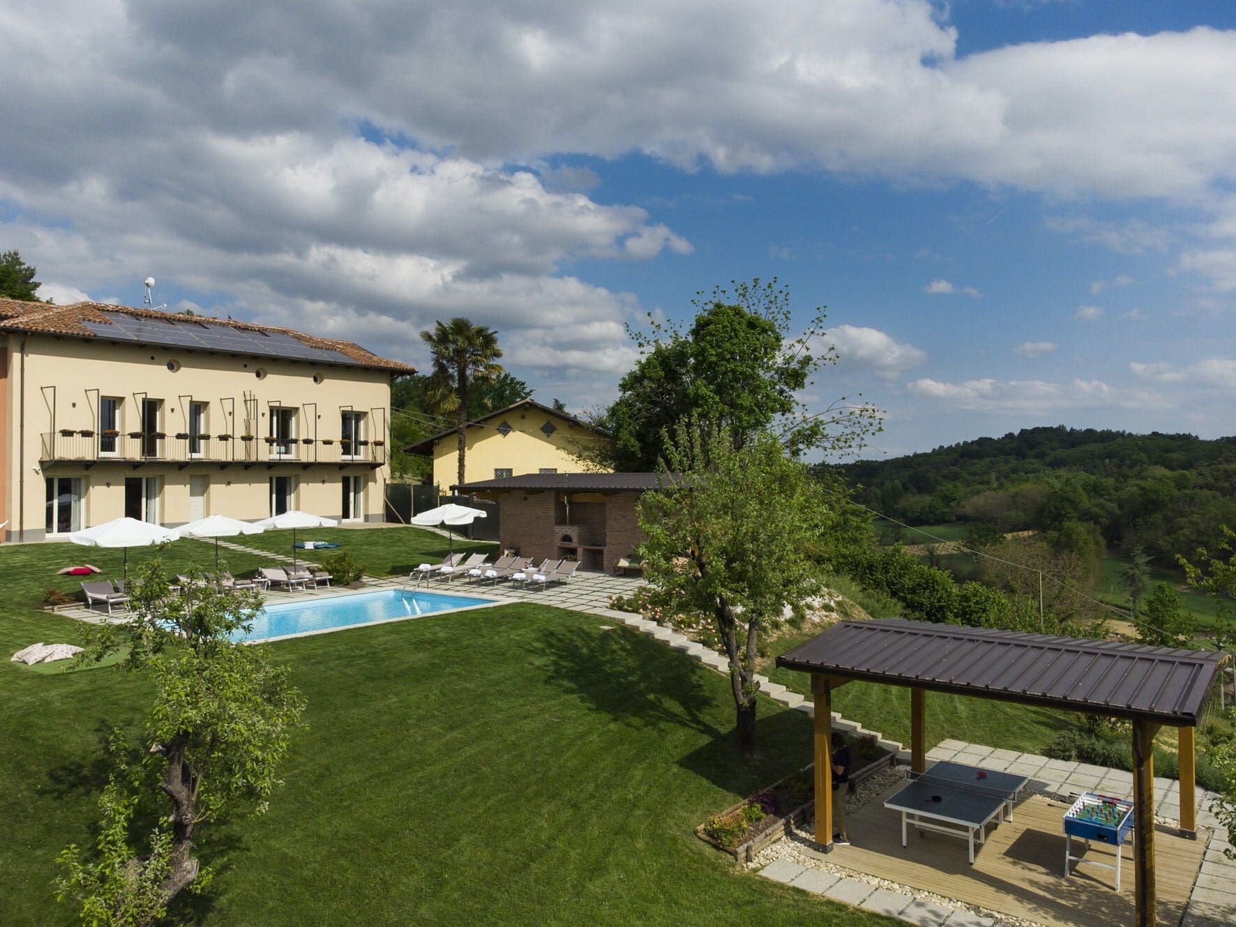 Castello di Cuneo: Spacious 8-Bedroom Luxury Villa with Pool, Cuneo