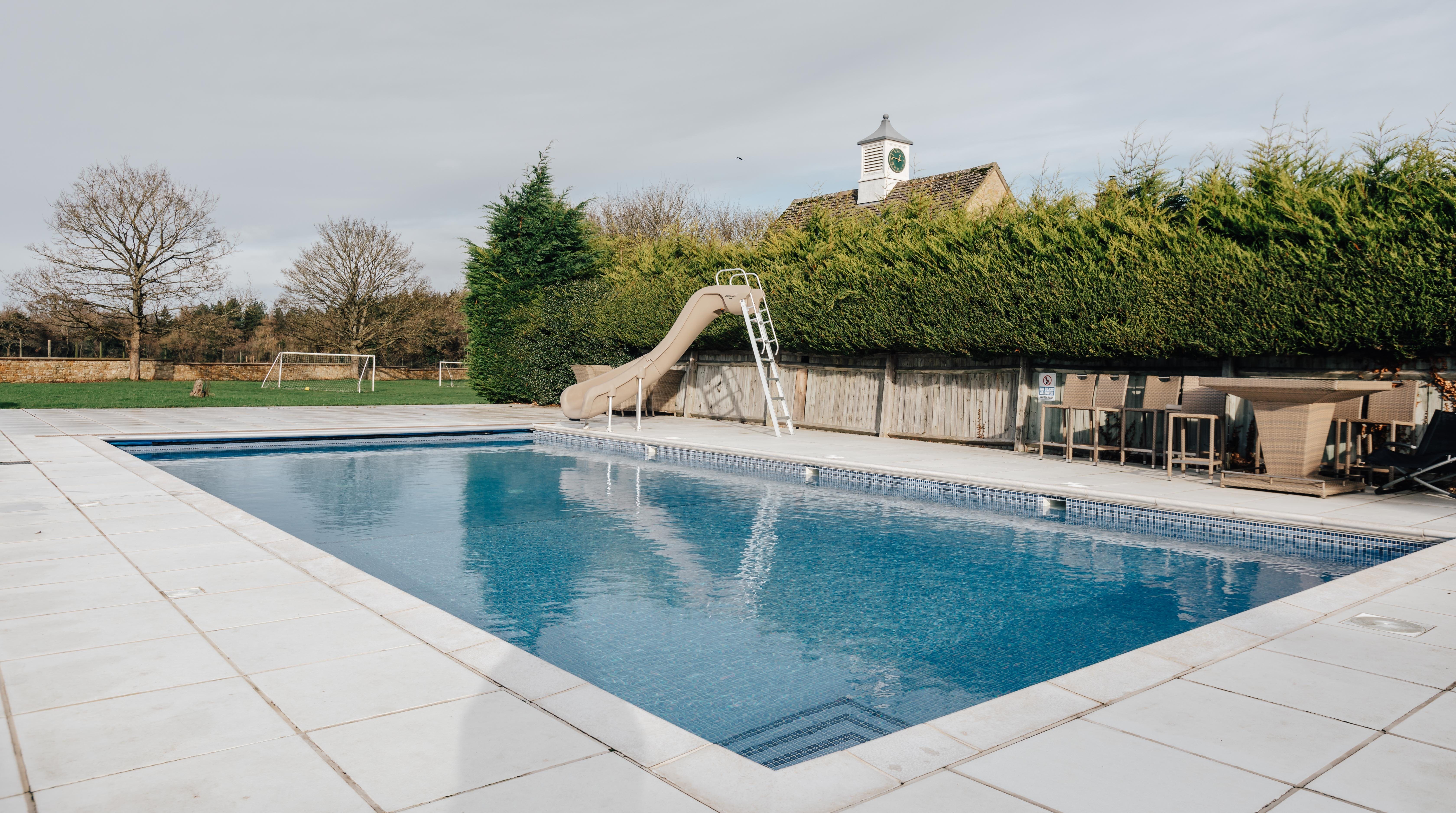 Castello di Long Hanborough: Stunning 8-Bedroom House with Pool and Hot Tub, Oxfordshire