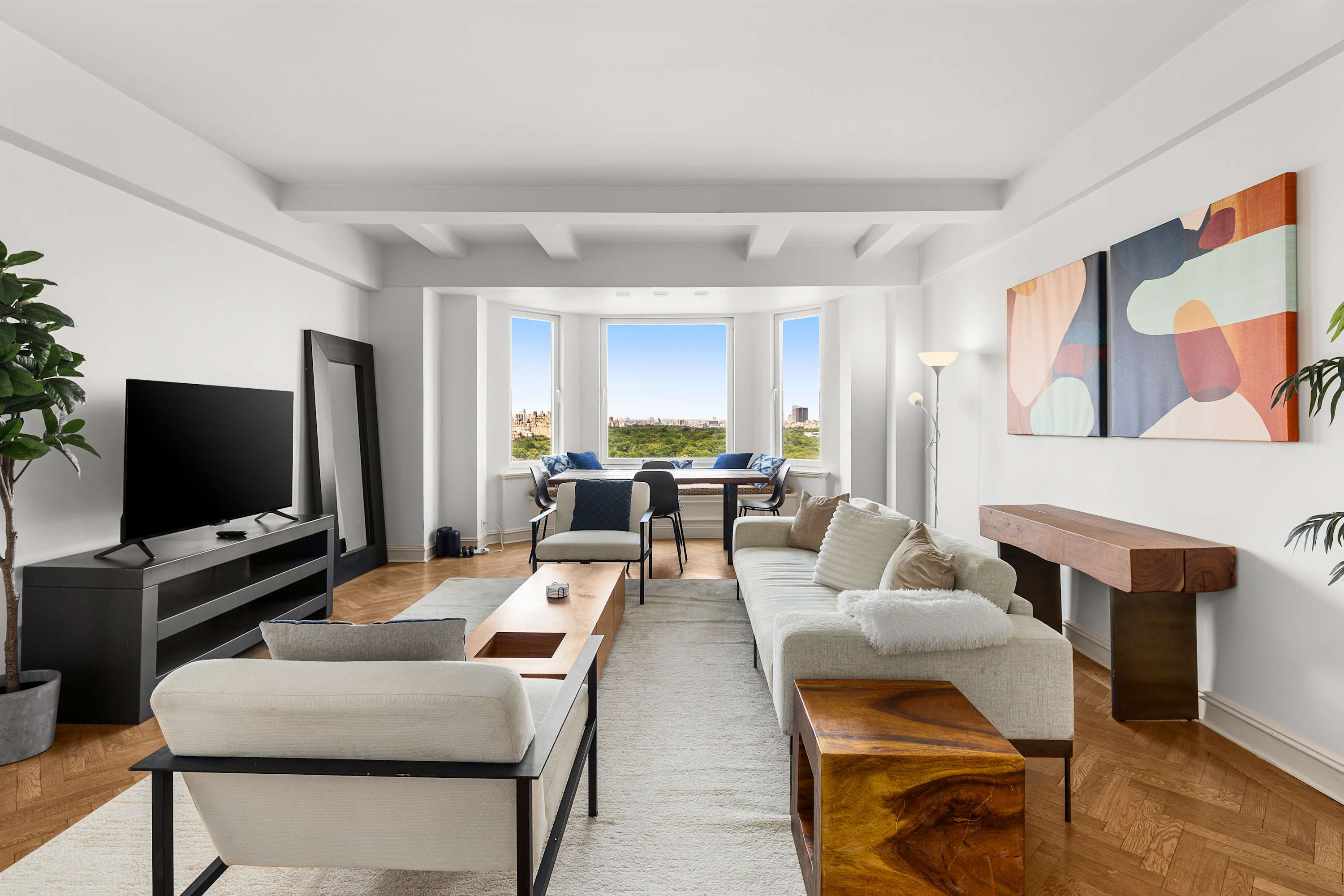 Central Park View Apartment: Elegant 1-Bedroom Apartment Rental Midtown Manhattan with Central Park Views