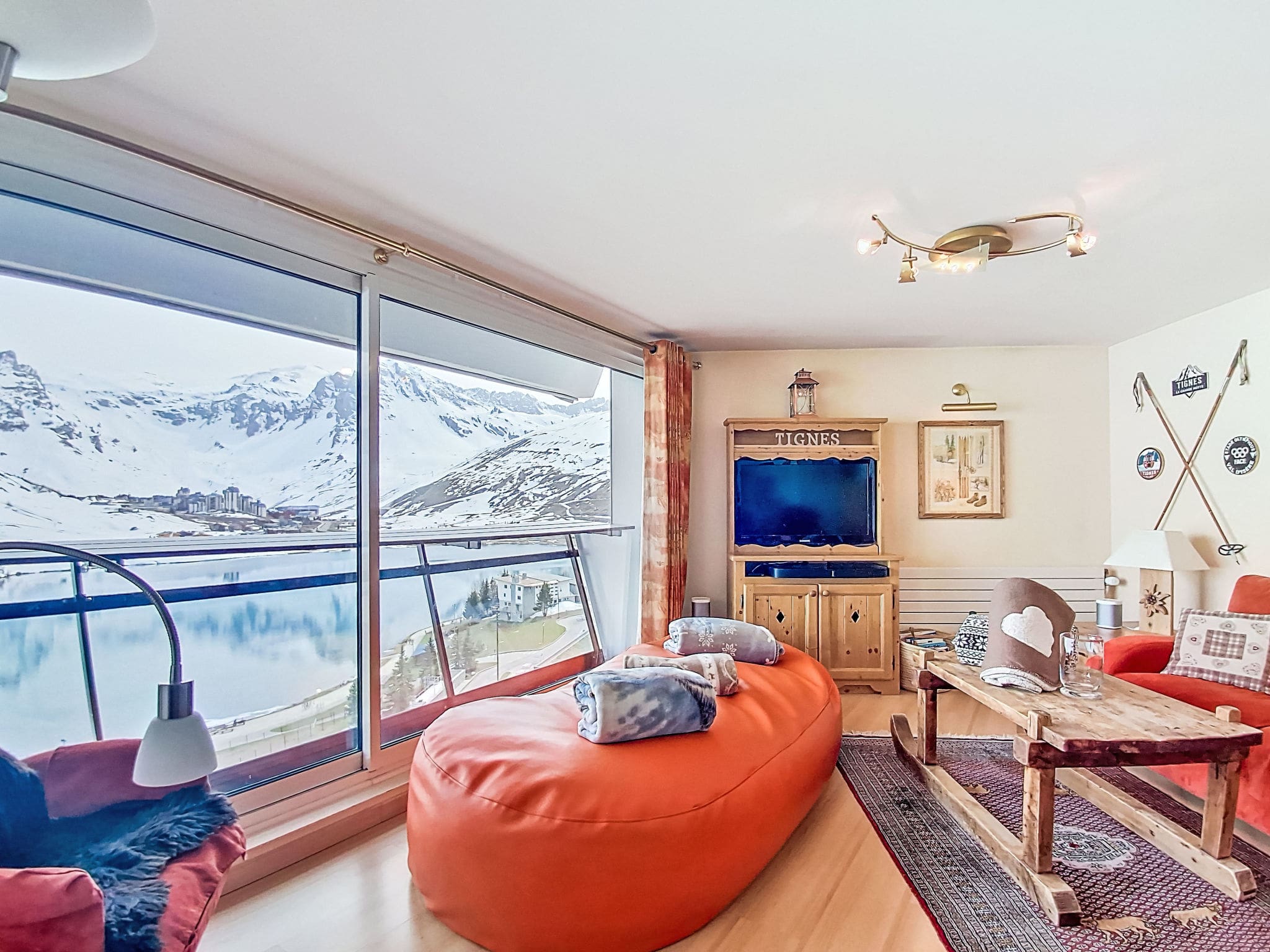 Chalet Aguille Tignes: Spacious 4-Bedroom Alpine Apartment with Mountain Views and Ski Access in Tignes Le Lac