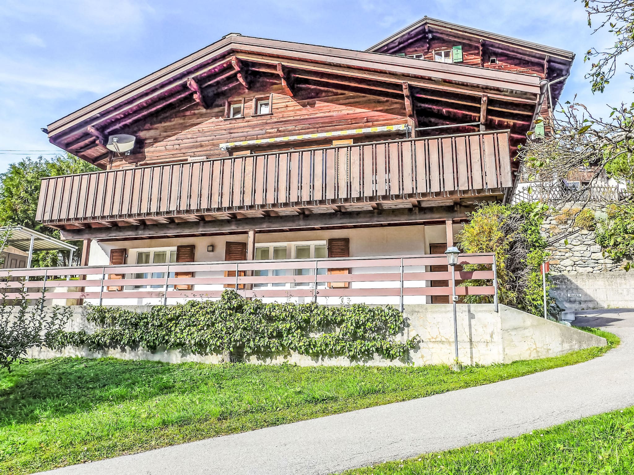 Chalet Ahornen Grindelwald: Stunning 3-Bedroom Mountain Chalet with Spectacular Eiger Views and Ski Access in the Swiss Alps