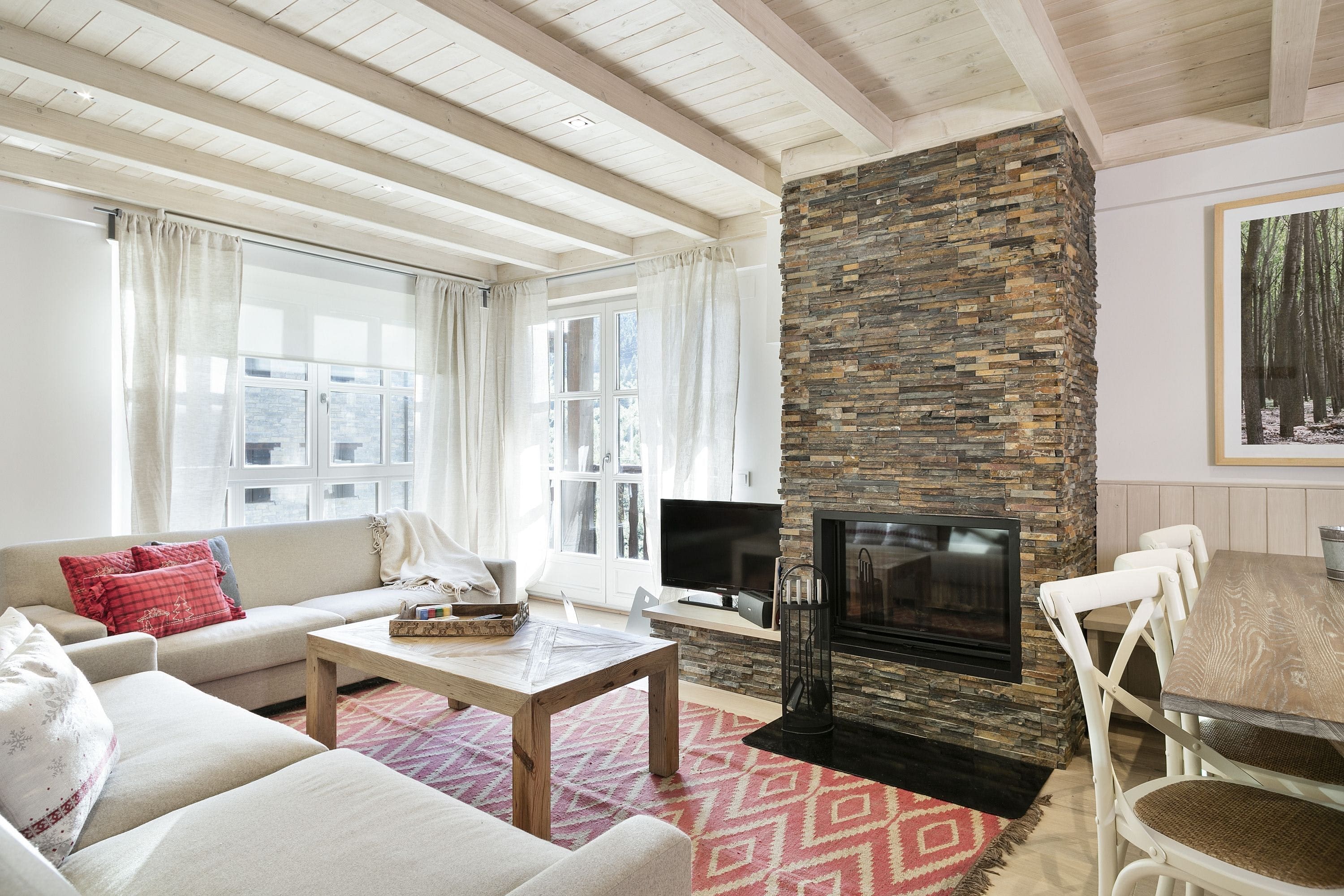 Chalet Aiguamog Baqueira: Charming 3-Bedroom Ski Chalet with Mountain Views, Val d’Aran