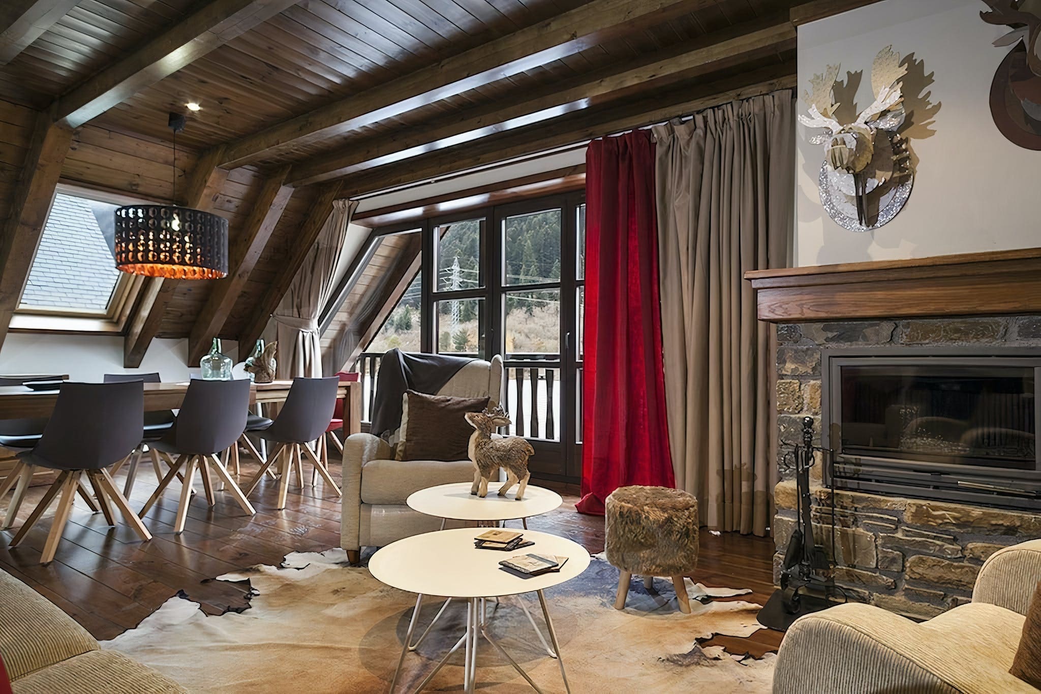 Chalet Aiguamòg Baqueira: Spacious 4-Bedroom Ski Chalet with Mountain Views, Val d’Aran