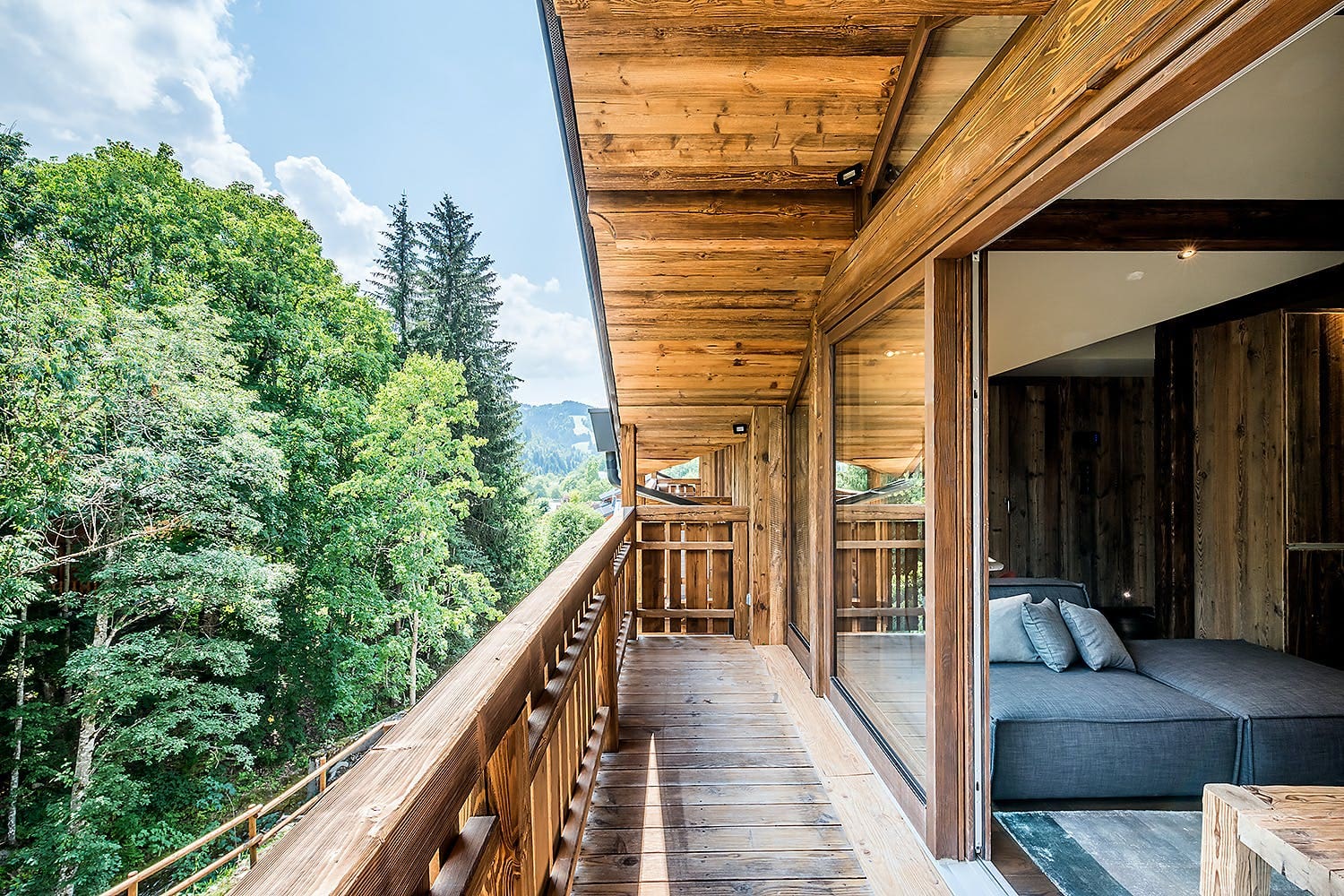 Chalet Aiguille Les Gets: Luxury 4-Bedroom Chalet with Hot Tub, Les Gets