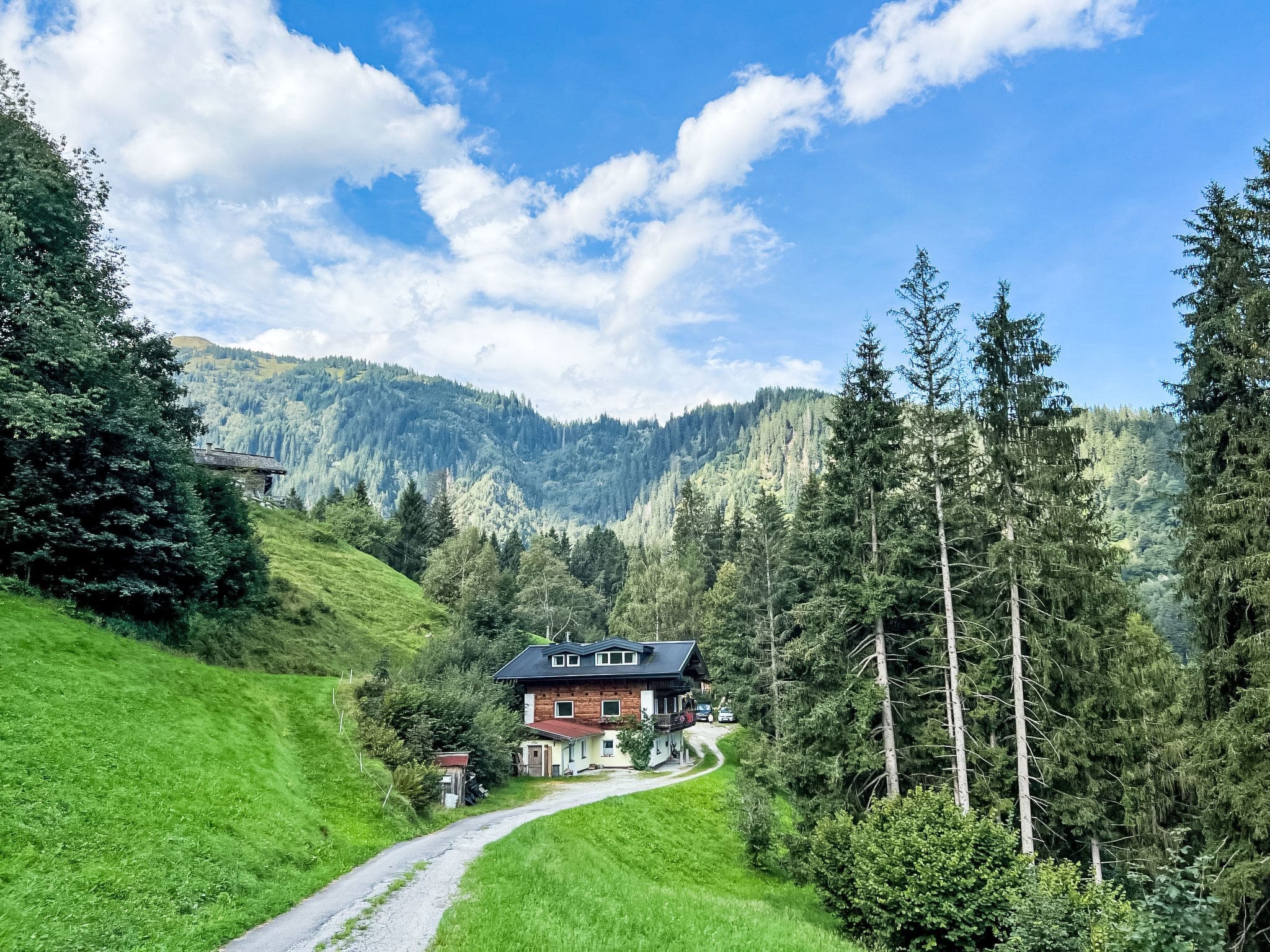 Chalet Alpendost Mittersill: Expansive 7-Bedroom Mountain Chalet with Spectacular Alpine Views and Modern Comforts in Austrian Alps