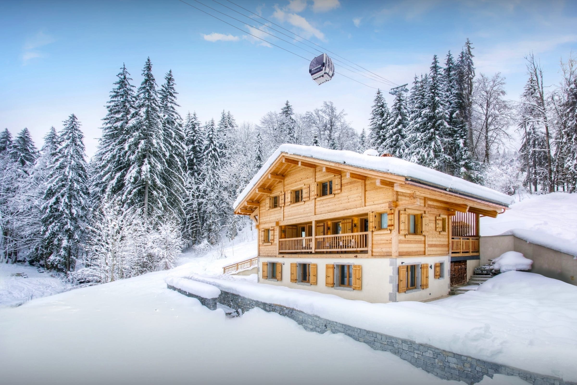 Chalet Aravis LaClusaz: Luxurious 5-Bedroom Ski Chalet with Sauna, Upper Savoy
