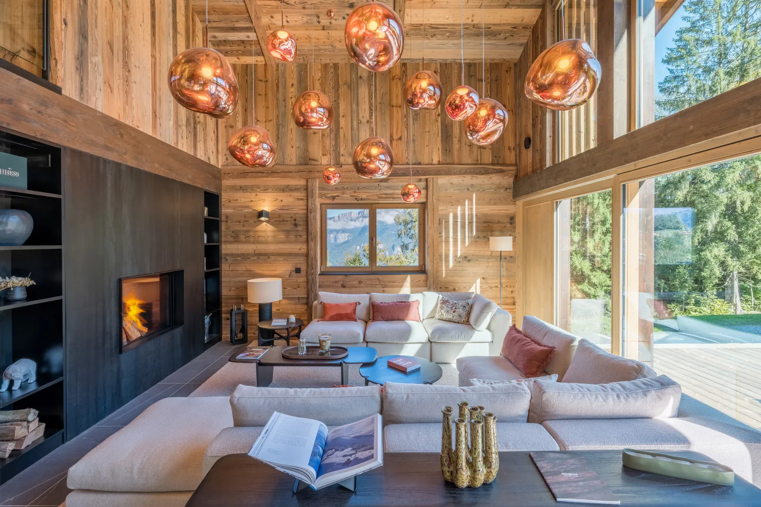 Chalet Aravis Megève: Luxurious 5-Bedroom Ski Chalet with Sauna, Megève