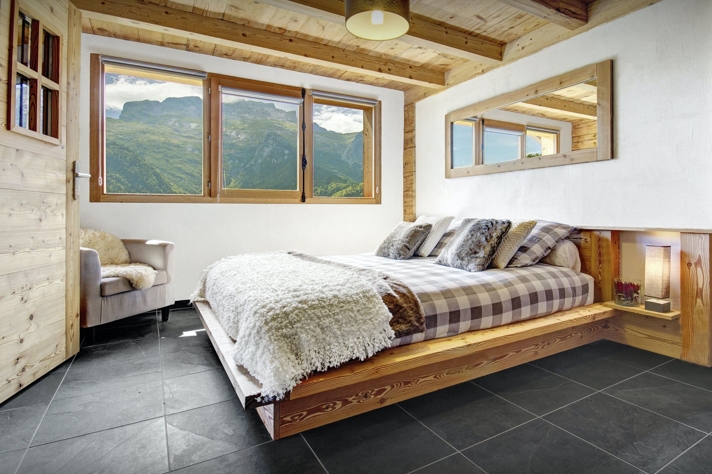Chalet Aravis Vaucluse: Luxury 1-Bedroom Villa with Sauna and Family Features, Vaucluse