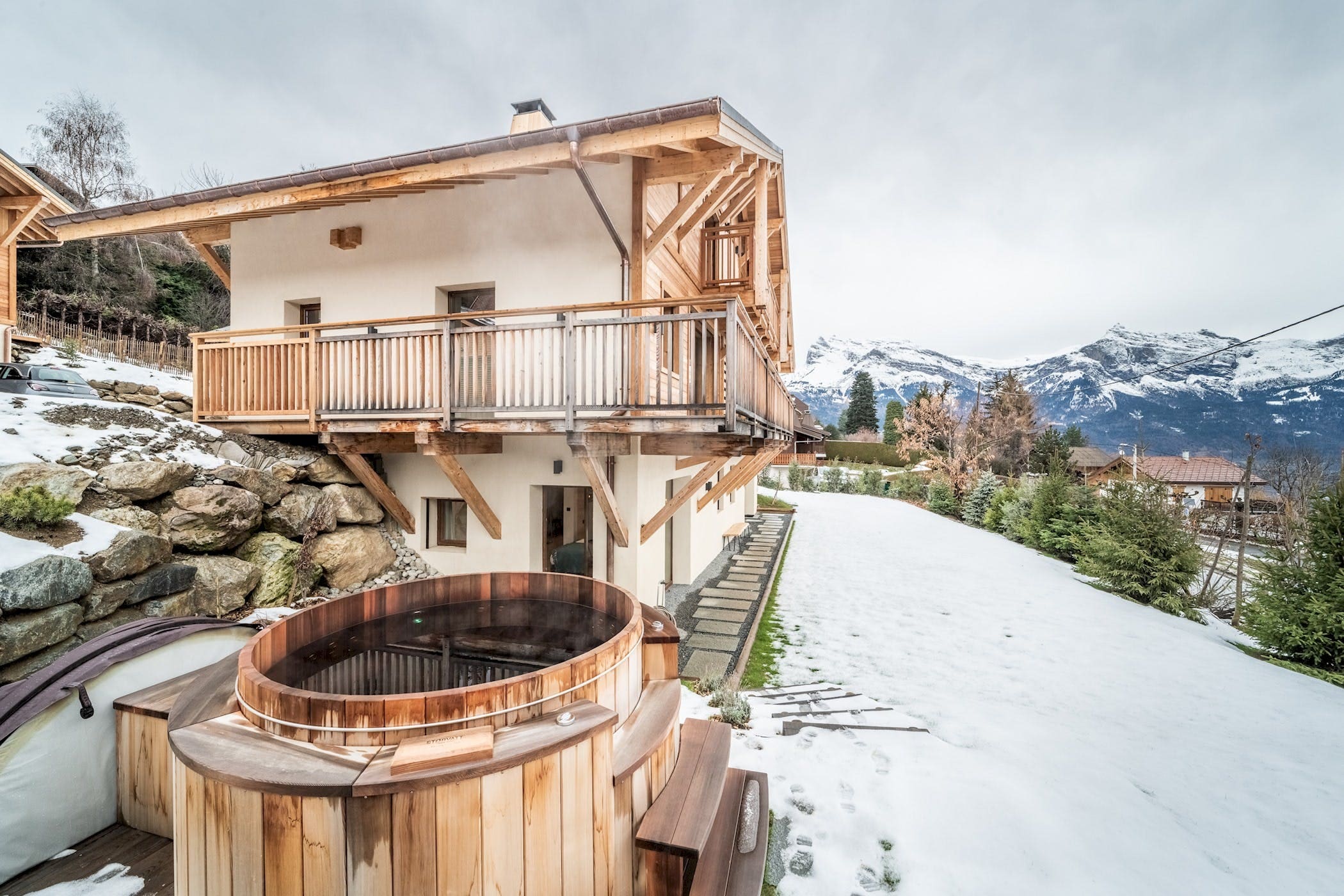 Chalet Arly Megève: Luxury 5-Bedroom Apartment with Hot Tub and Sauna, Megève