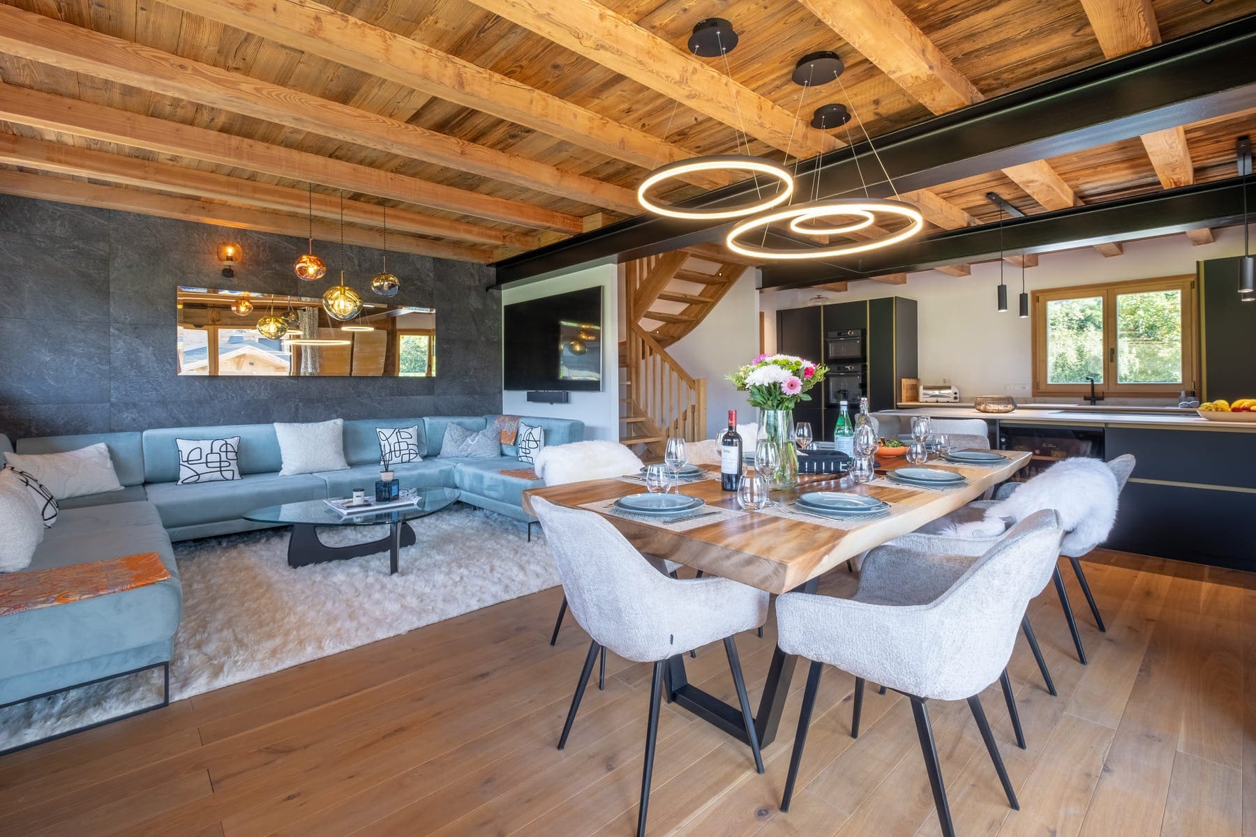 Chalet Arly Megève Megève: Charming 4-Bedroom Ski Chalet with Hot Tub, Megève