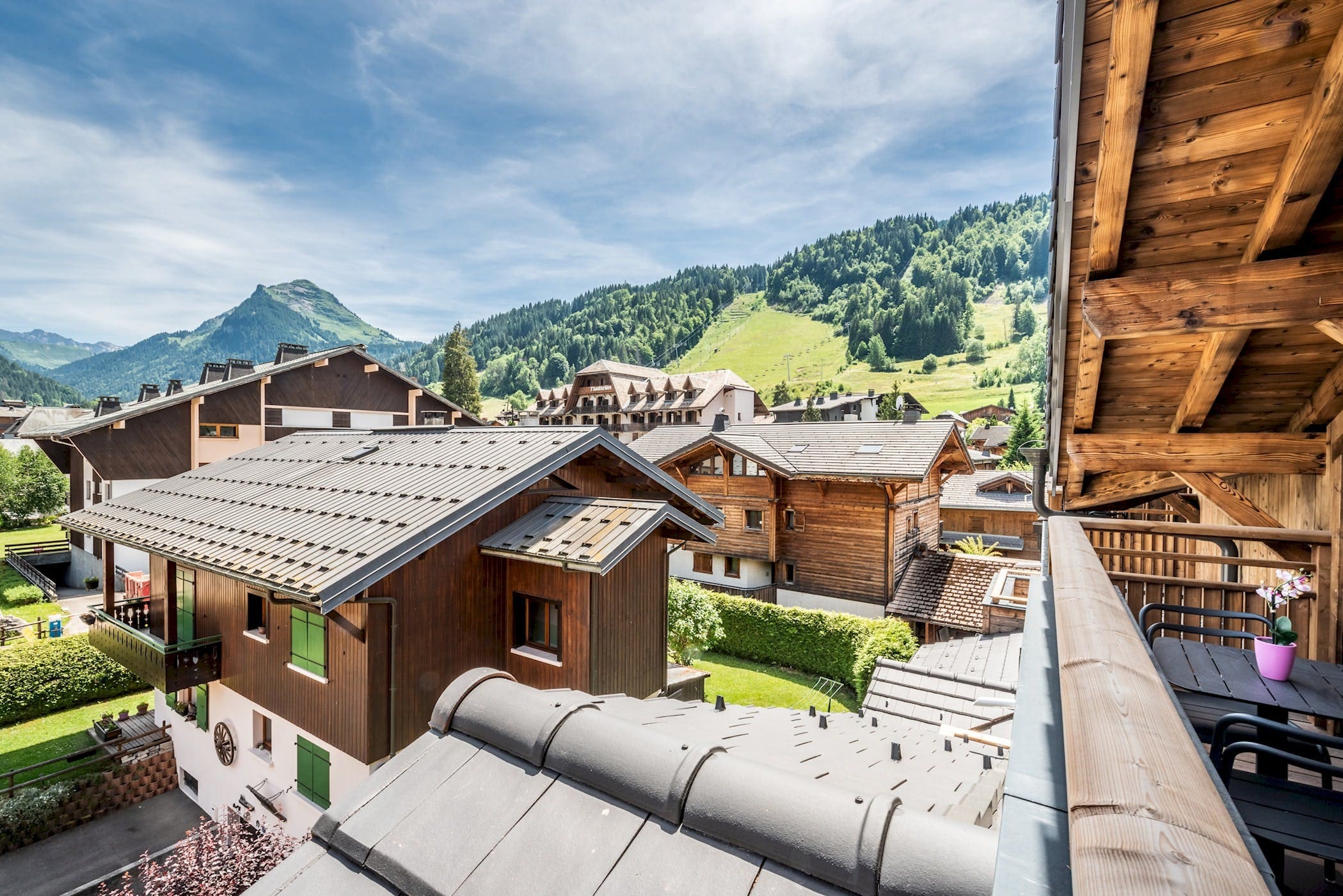 Chalet Aulps Morzine: Spacious 4-Bedroom Ski Chalet with Mountain Views, Morzine