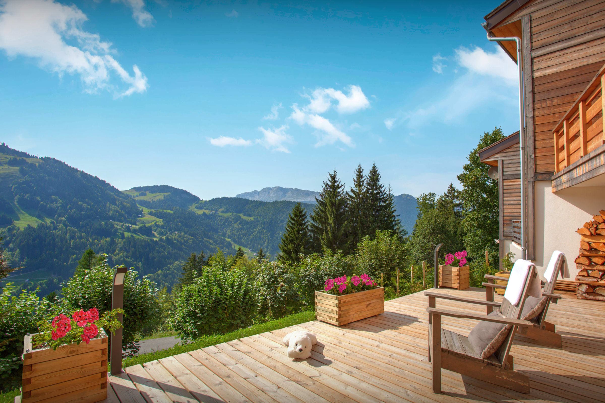 Chalet Beauregard La Clusaz: Luxury 6-Bedroom Chalet with Ski Access, Upper Savoy