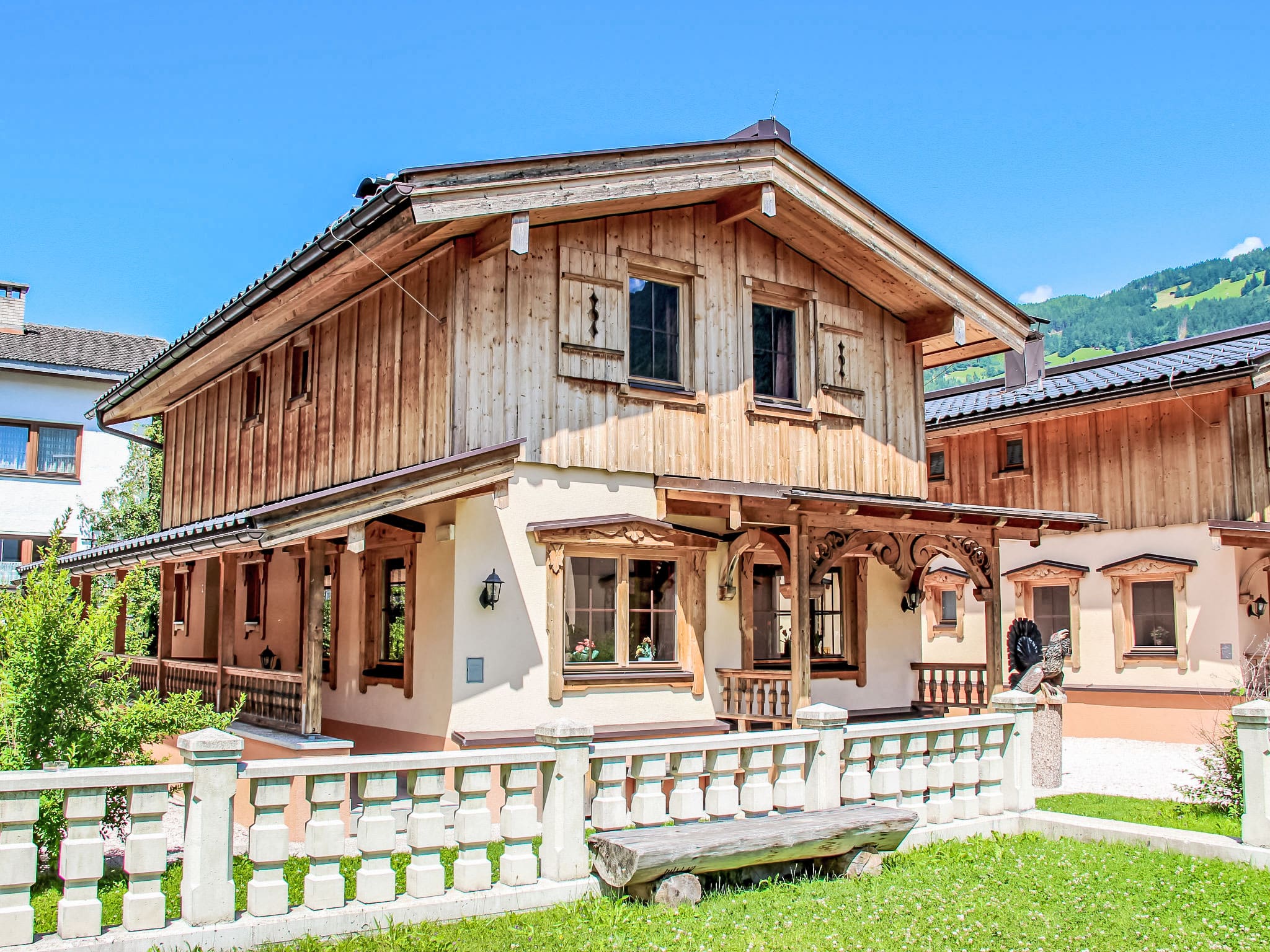 Chalet Bergahorn Mayrhofen: Spacious 5-Bedroom Alpine Retreat with Sauna and Mountain Views Near Zillertal Ski Resort