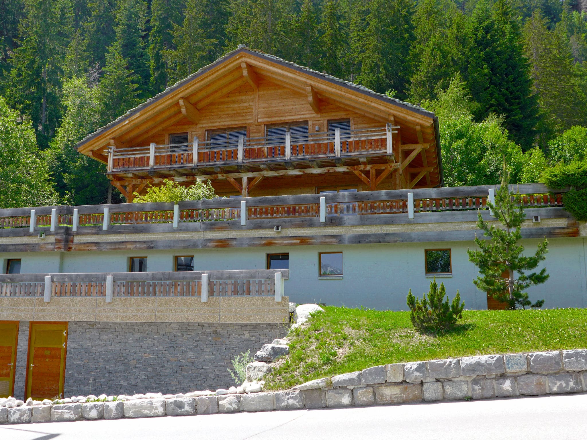 Chalet Bisse Crans-Montana: Elegant 5-Bedroom Alpine Retreat with Mountain Views and Ski Access in Swiss Valais