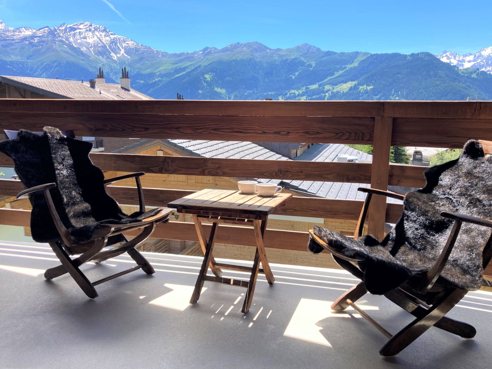 Chalet Bisse Verbier: Luxury 3-Bedroom Penthouse with Mountain Views and Ski Access in Swiss Alps
