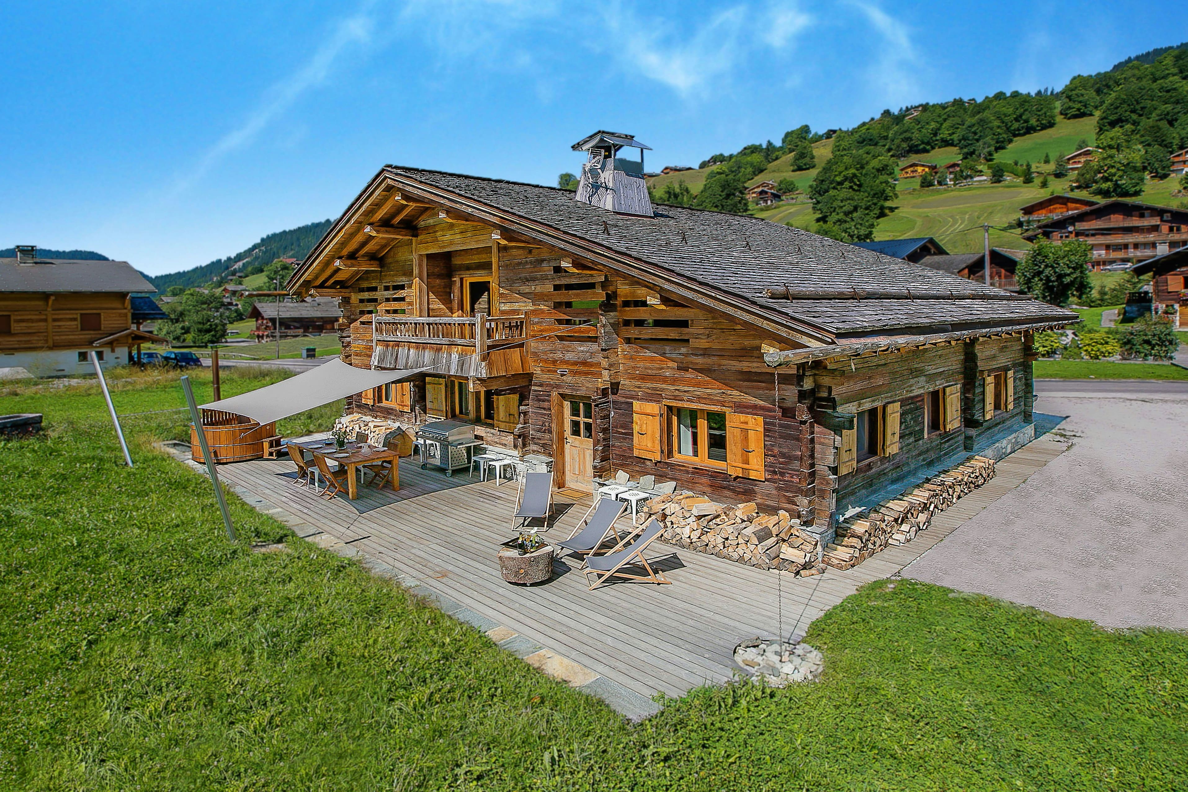 Chalet Bornes La Clusaz: 5-Bedroom Ski Chalet with Hot Tub, Upper Savoy