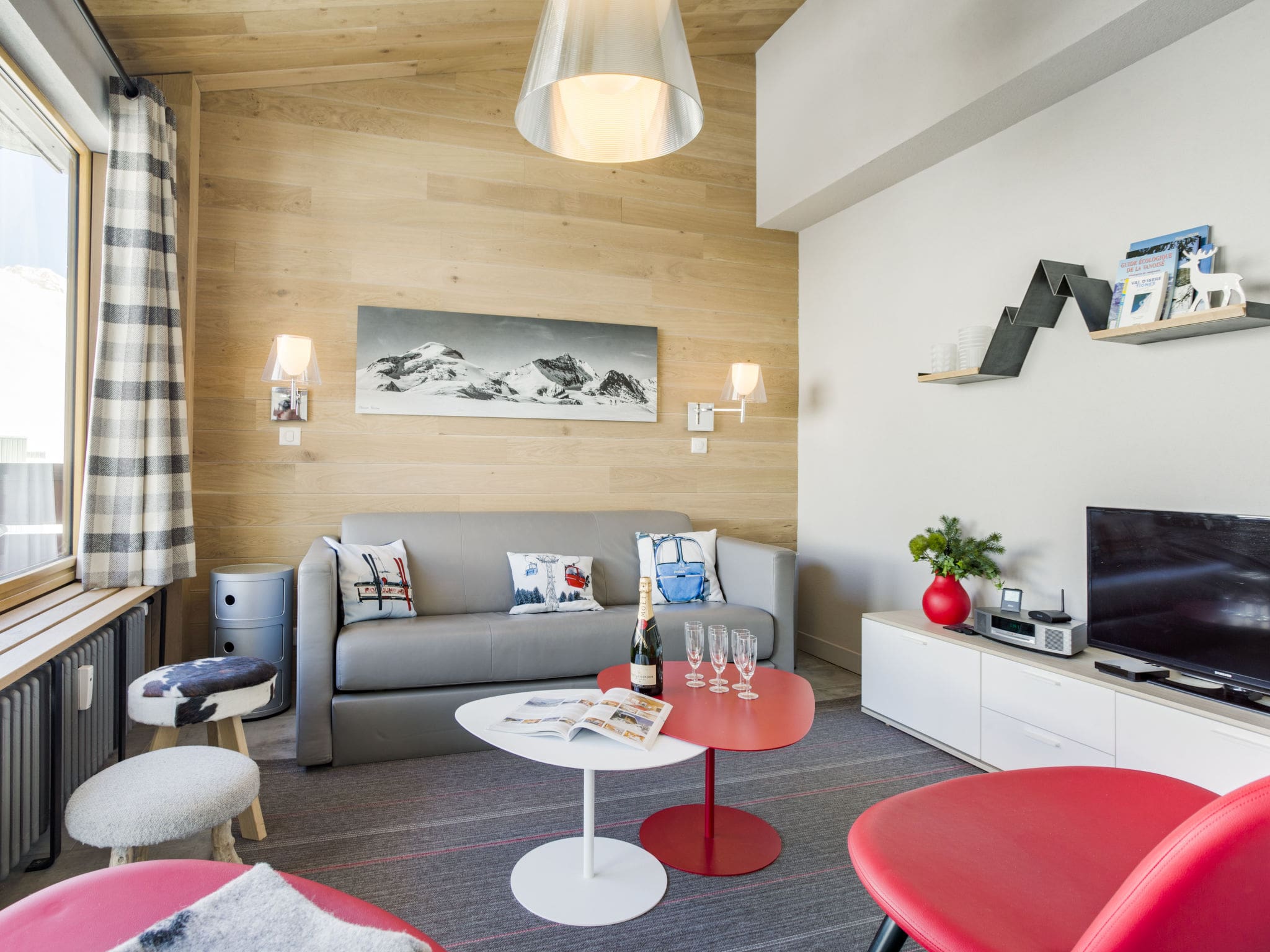 Chalet Chevril Tignes: Contemporary 3-Bedroom Alpine Apartment with Stunning Mountain Access and Modern Amenities in French Alps Resort