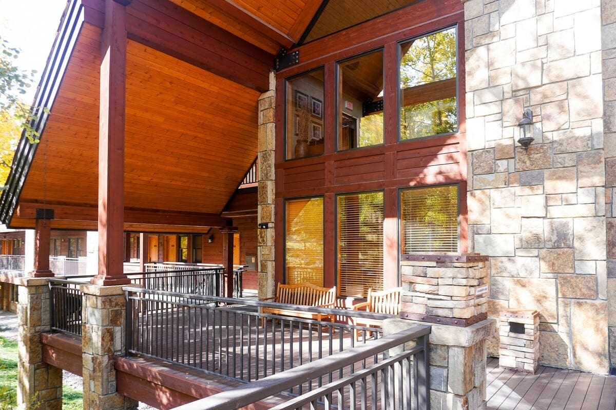 Chalet Cimarron Telluride: Chic 1-Bedroom Apartment Rental with Hot Tub and Lake Views, Mountain Village
