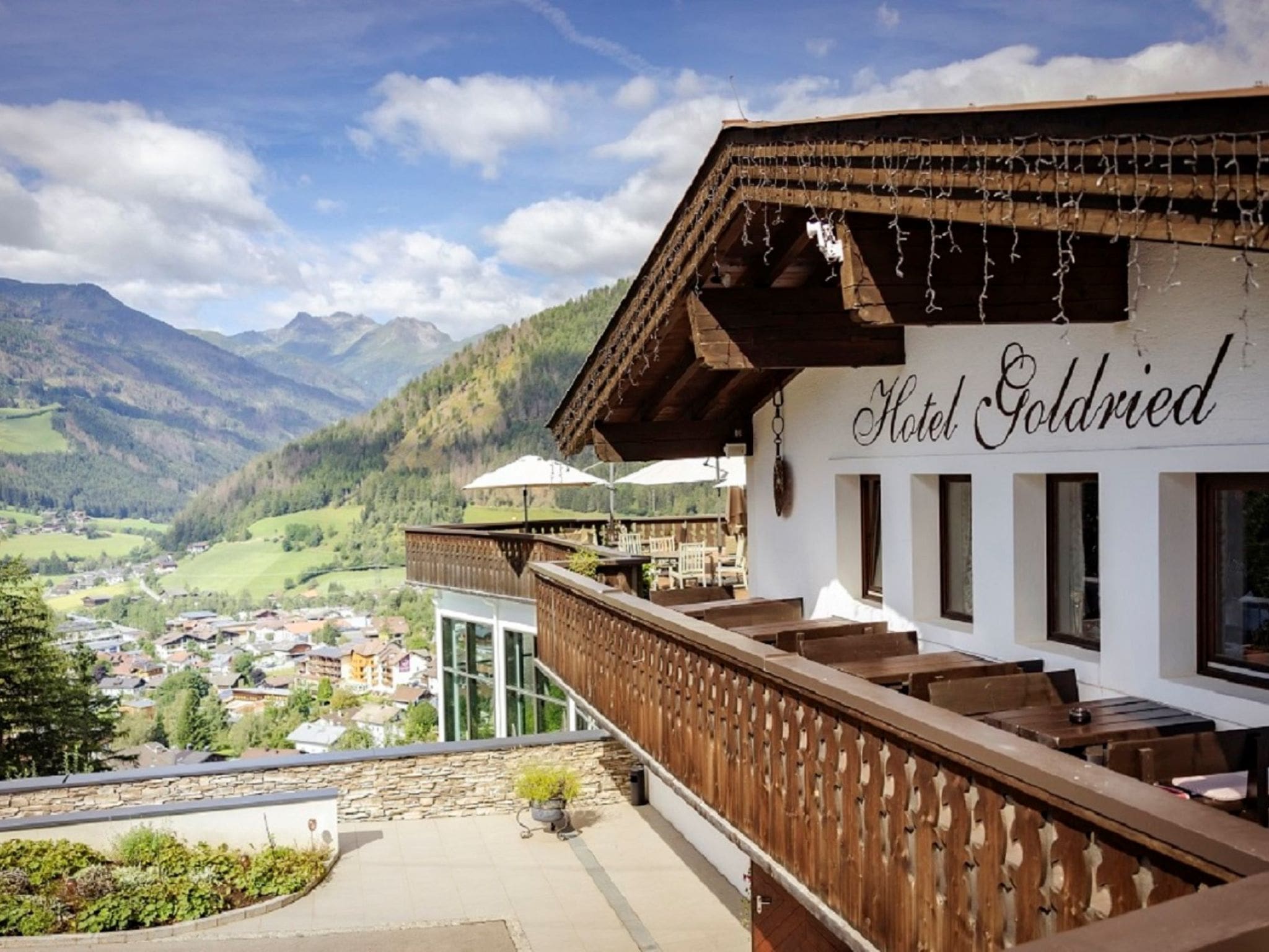 Chalet Defereggen Matrei: Spacious 3-Bedroom Alpine Apartment with Sauna and Mountain Access in Austrian Tyrol
