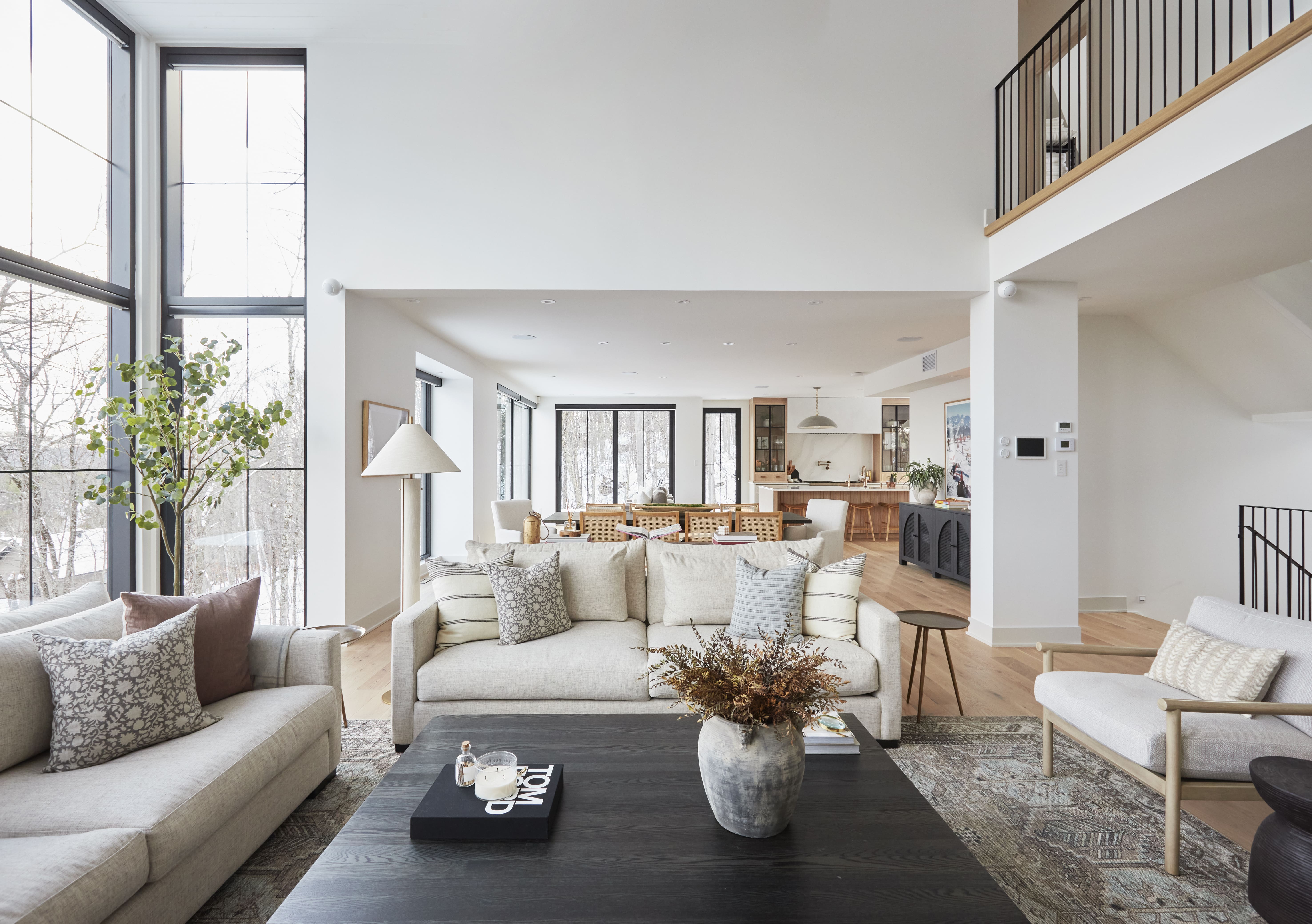 Chalet des Érables: Spacious 5-Bedroom Cottage with Hot Tub, Laurentides