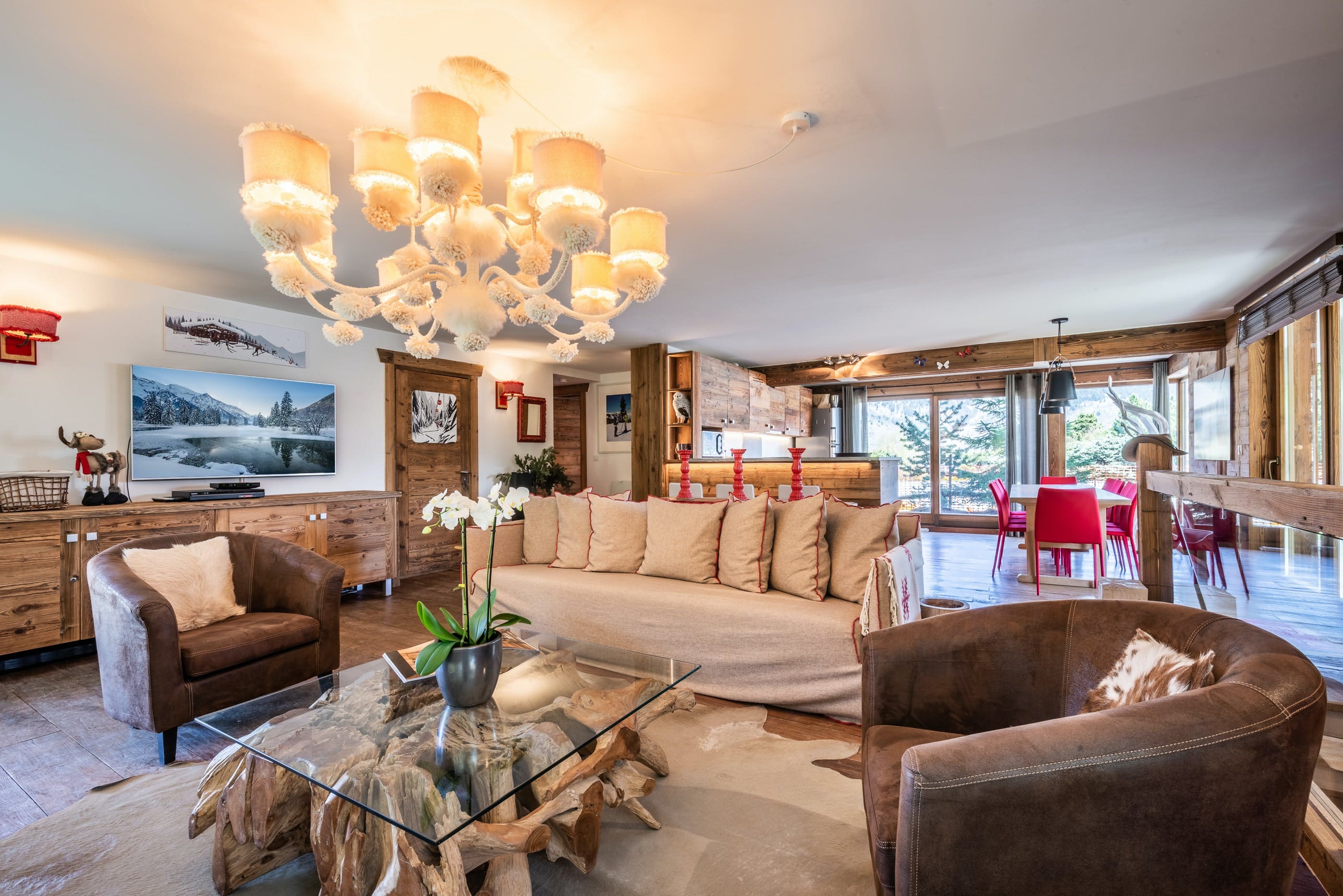 Chalet des Neiges: 5-Bedroom Ski Chalet Rental Savoy with Hot Tub and Sauna