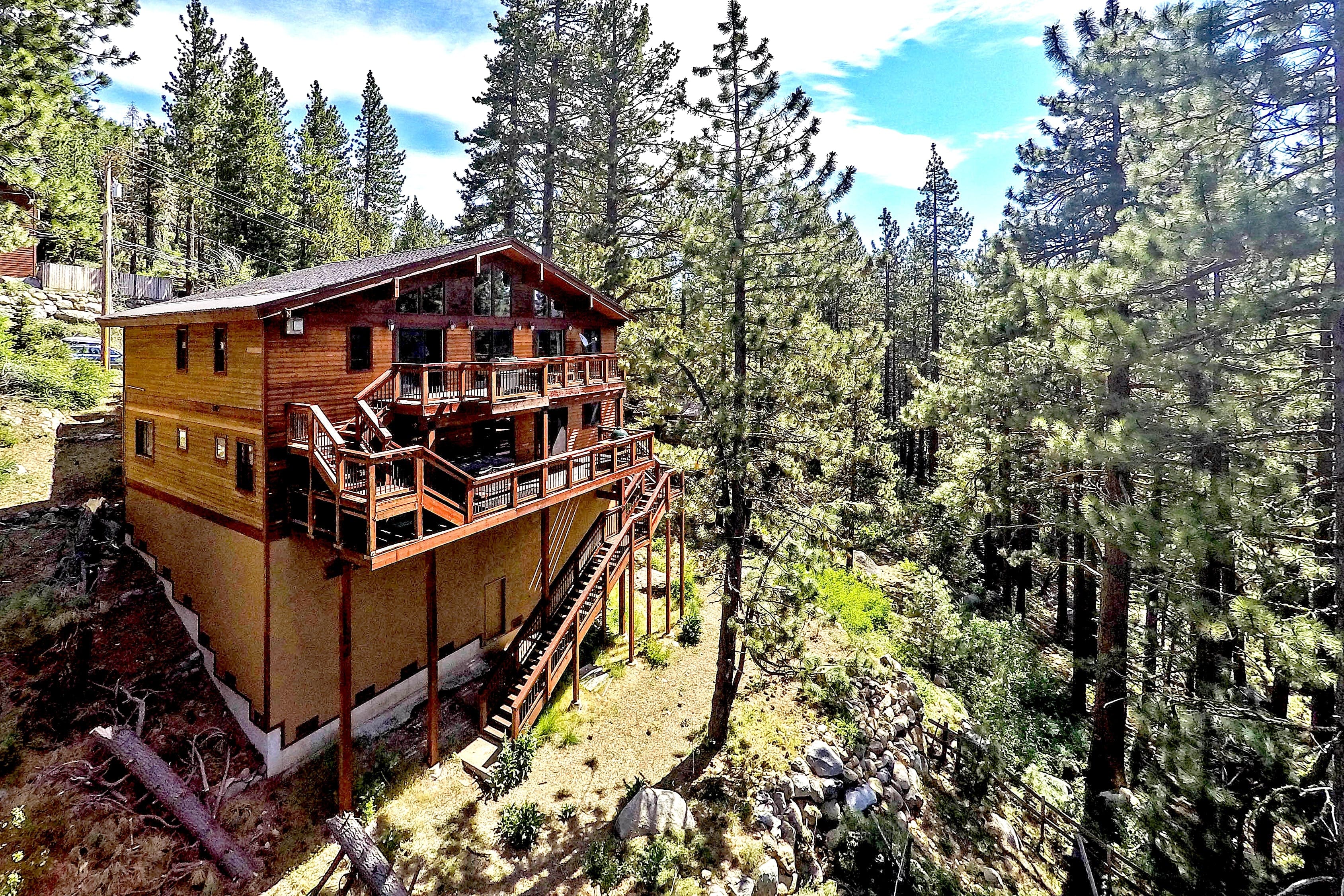 Chalet Donner Truckee Truckee 2: Spacious 6-Bedroom Ski Chalet with Sauna and Hot Tub, Truckee